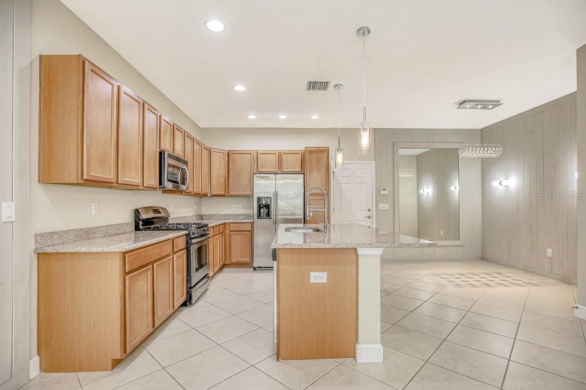 FISHHAWK RANCH TOWNCENTER PHAS - Residential Lease