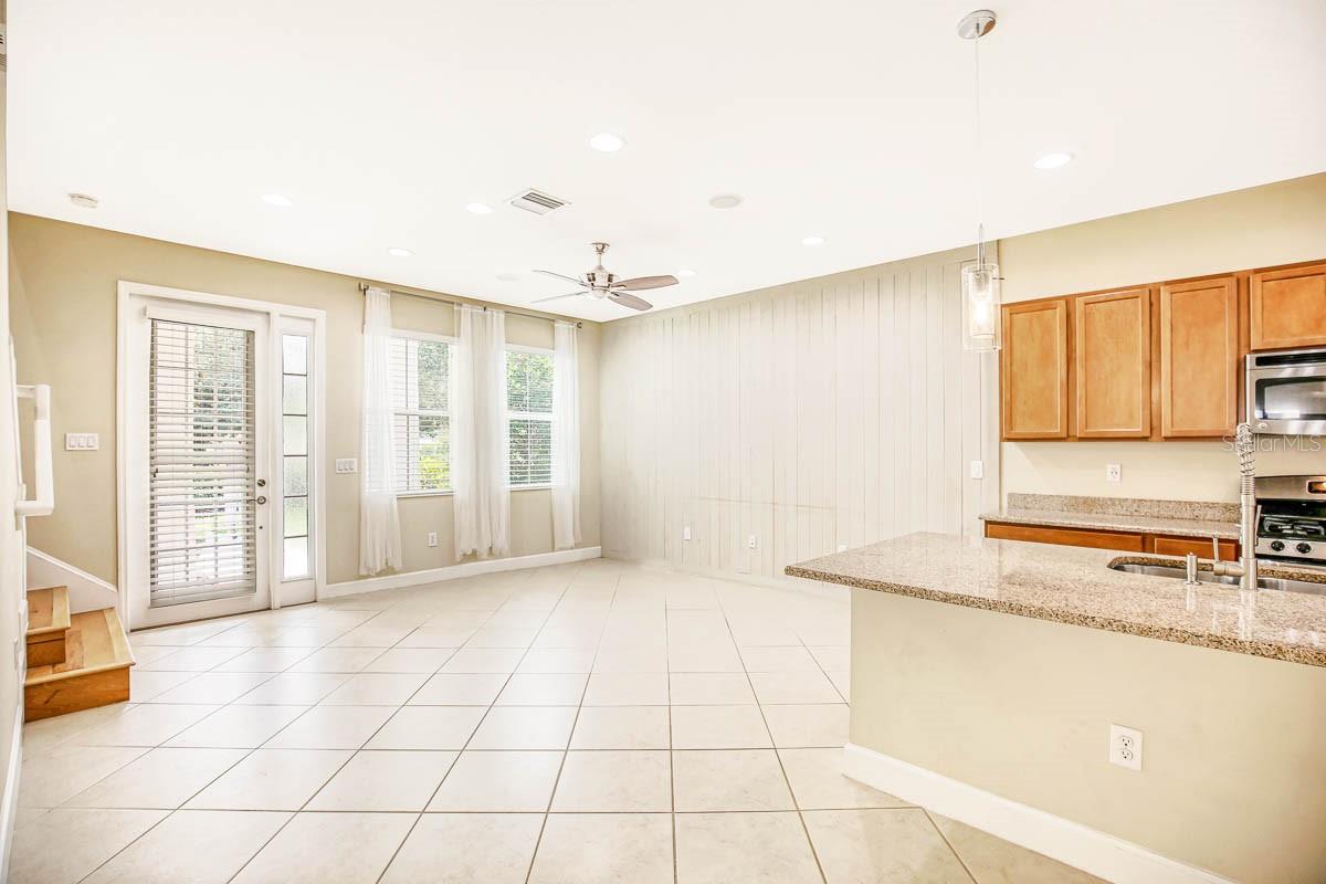 FISHHAWK RANCH TOWNCENTER PHAS - Residential Lease