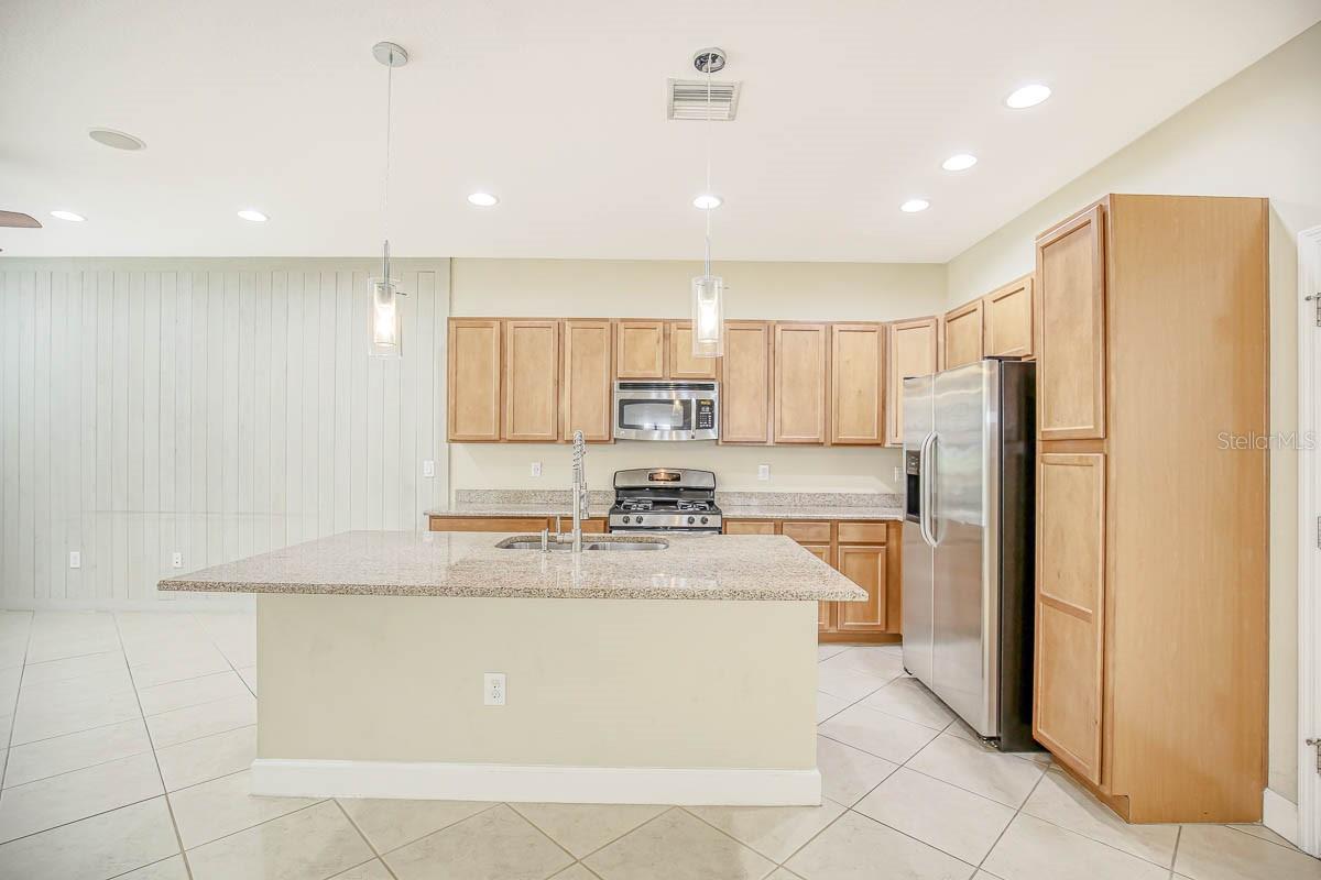 FISHHAWK RANCH TOWNCENTER PHAS - Residential Lease