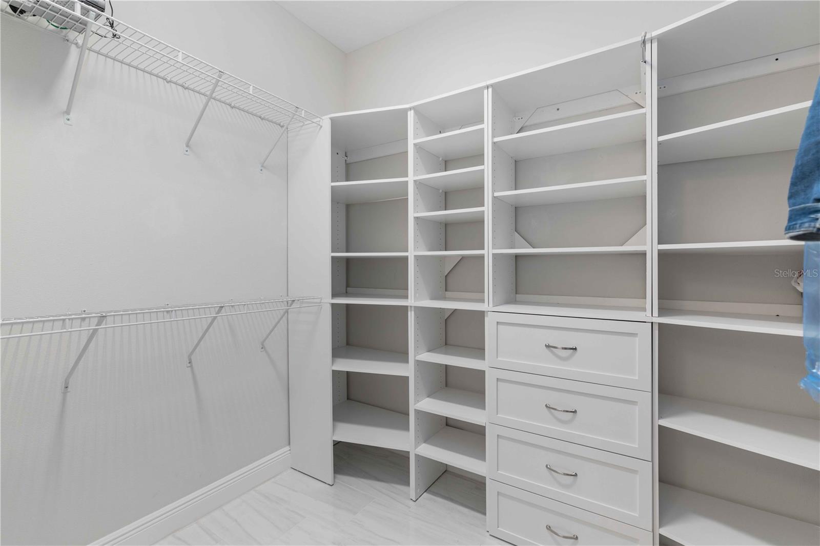 LAKEHOUSE COVE/WATERSIDE PH 4 - Residential