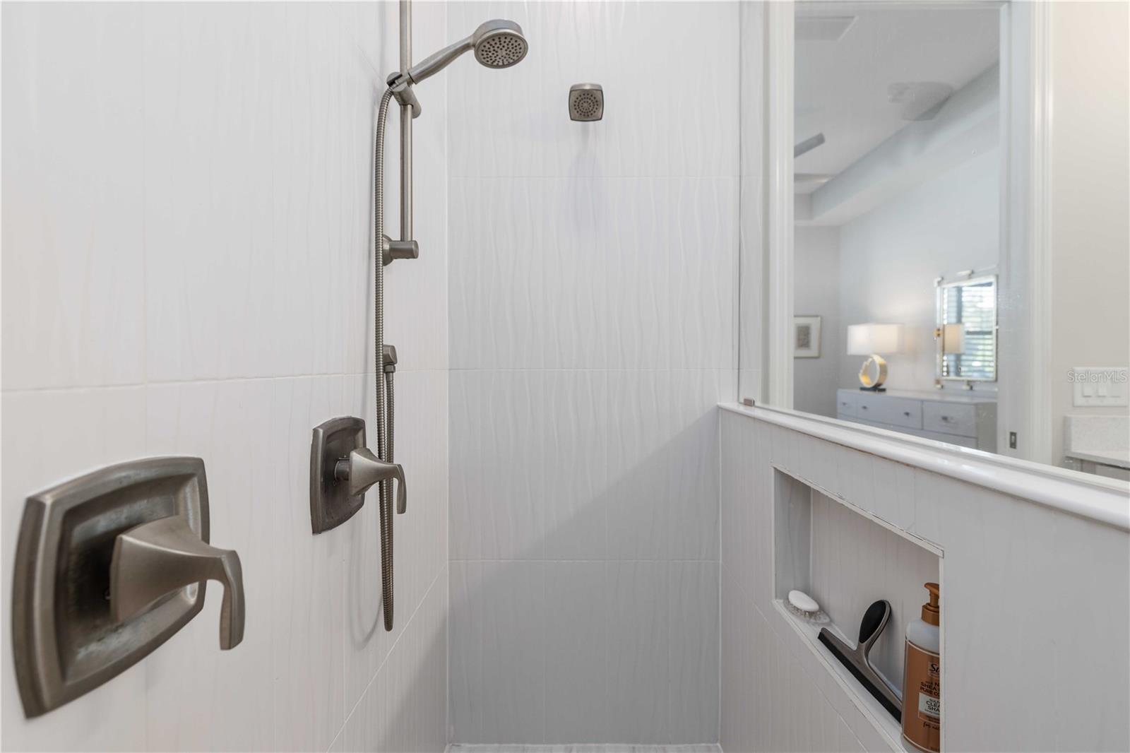 LAKEHOUSE COVE/WATERSIDE PH 4 - Residential