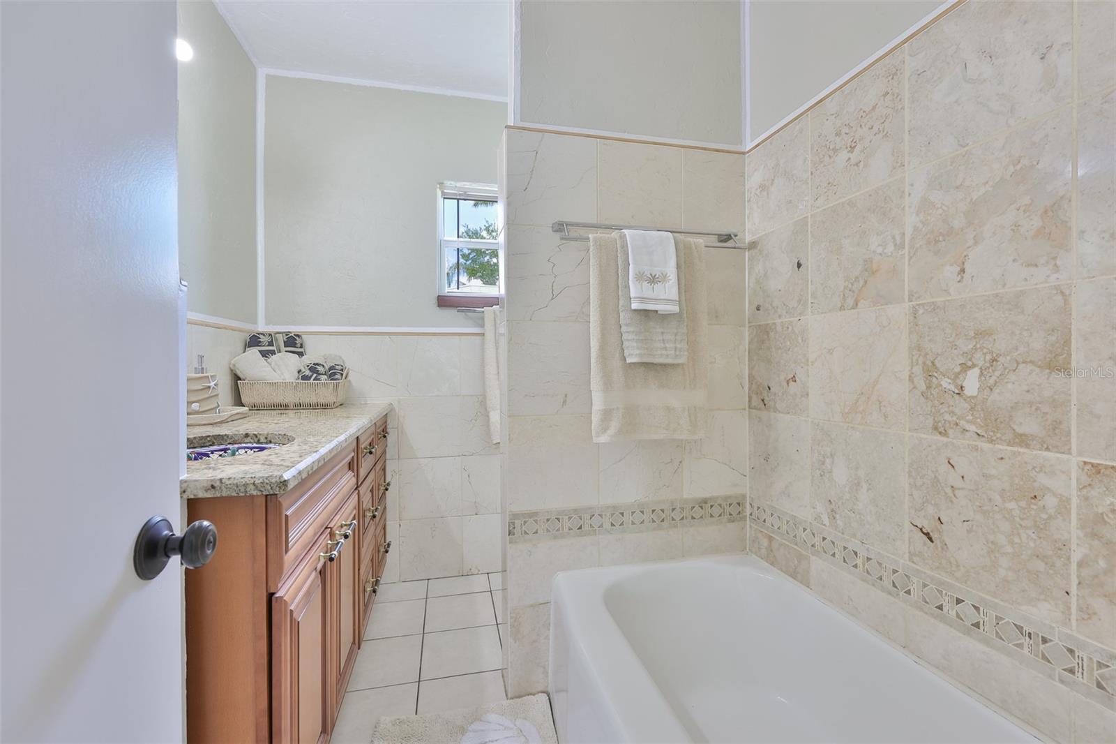 REPLAT OF BONAIRE BAYOU - Residential