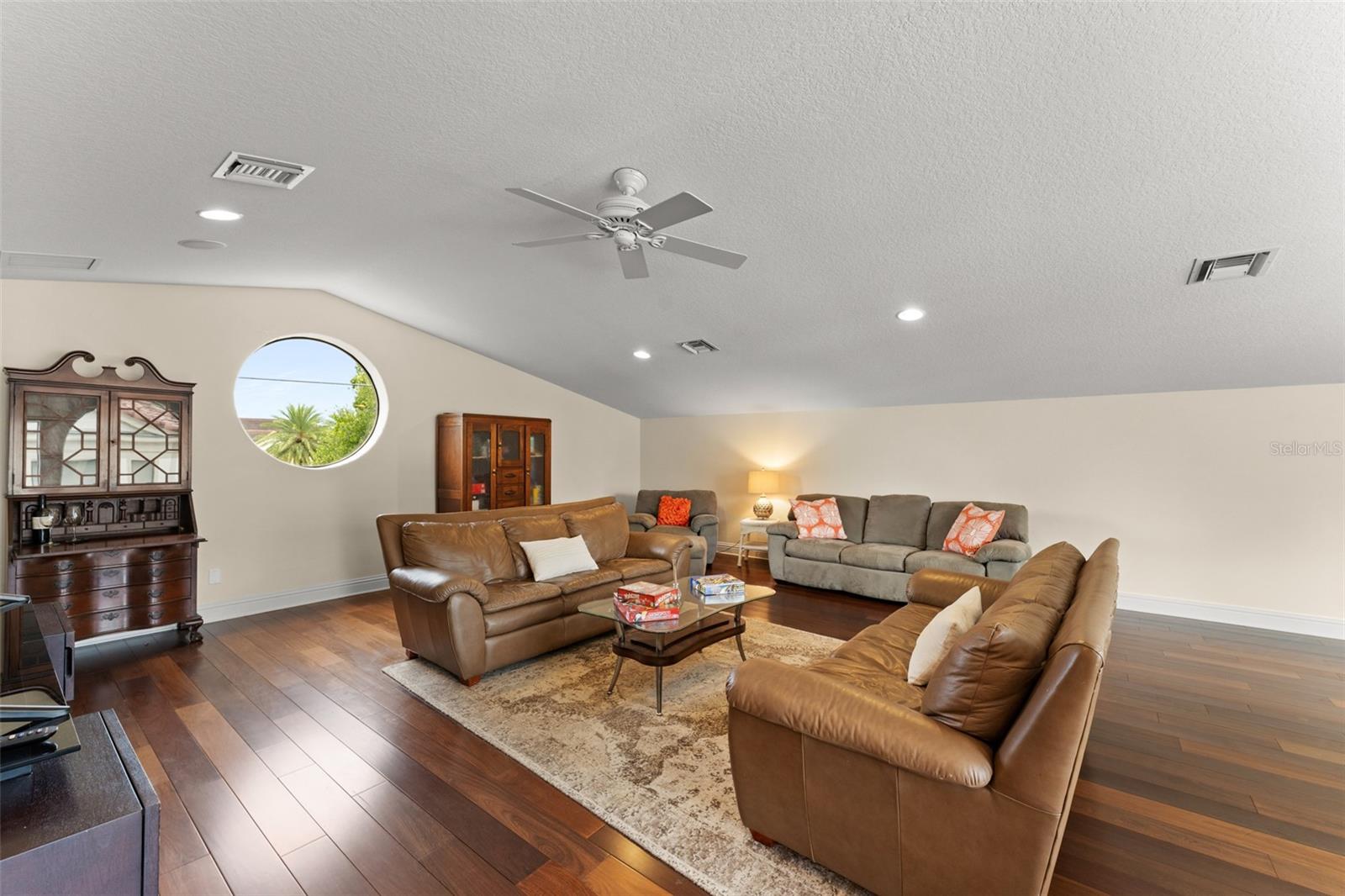 CHAINE DU LAC - Residential