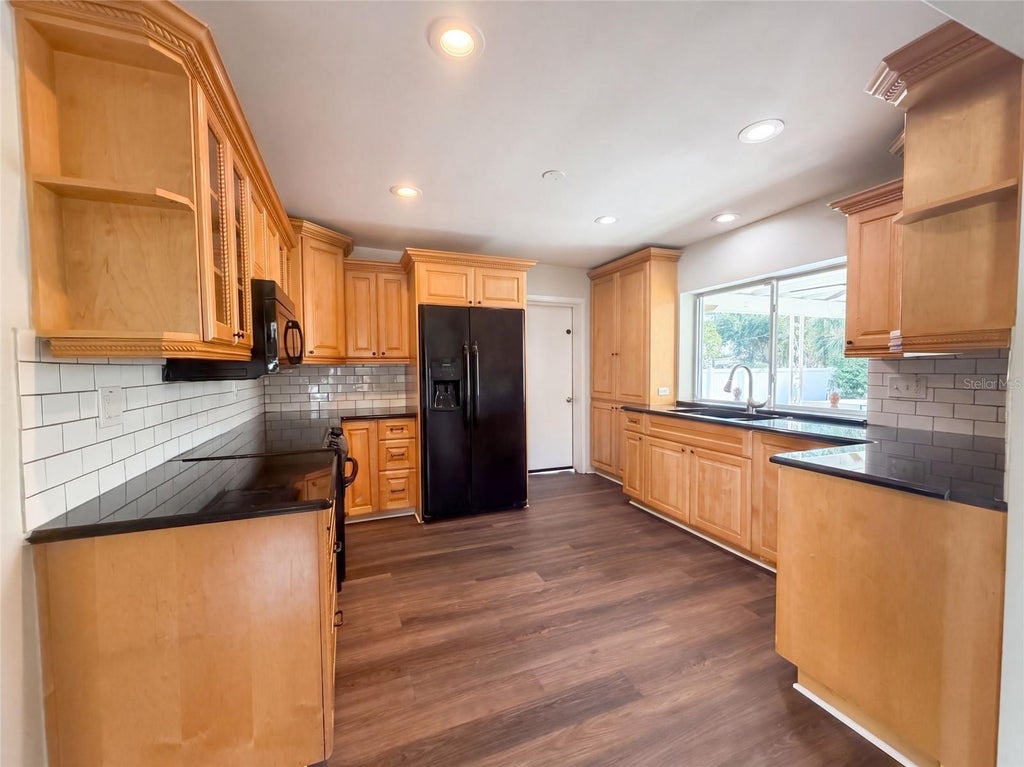 Photo of 601 Myrtle Way S, St Petersburg, FL 33705 (MLS # O6443127)