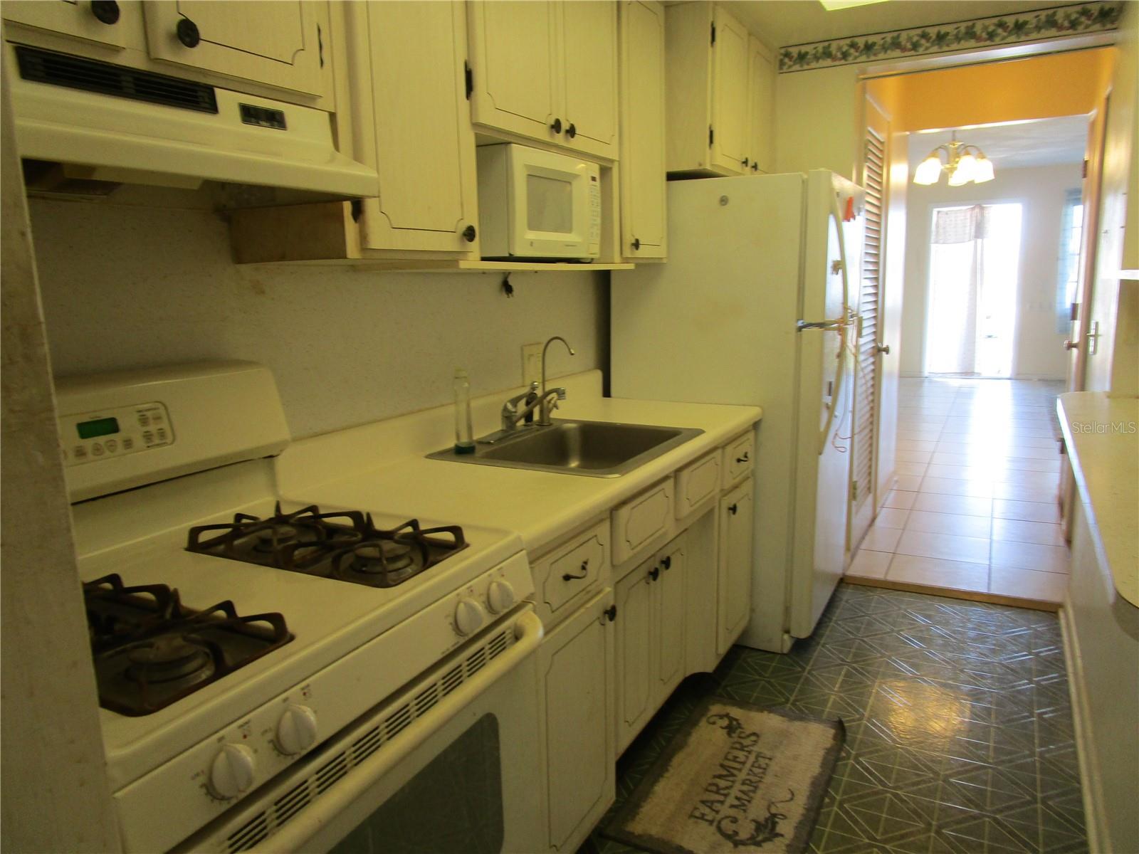 TOWN APTS CONDO - Residential