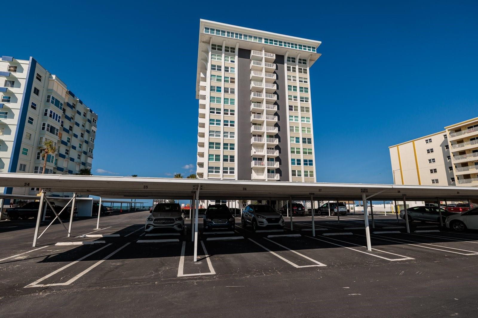 CLUB REDINGTON CONDO THE - Residential
