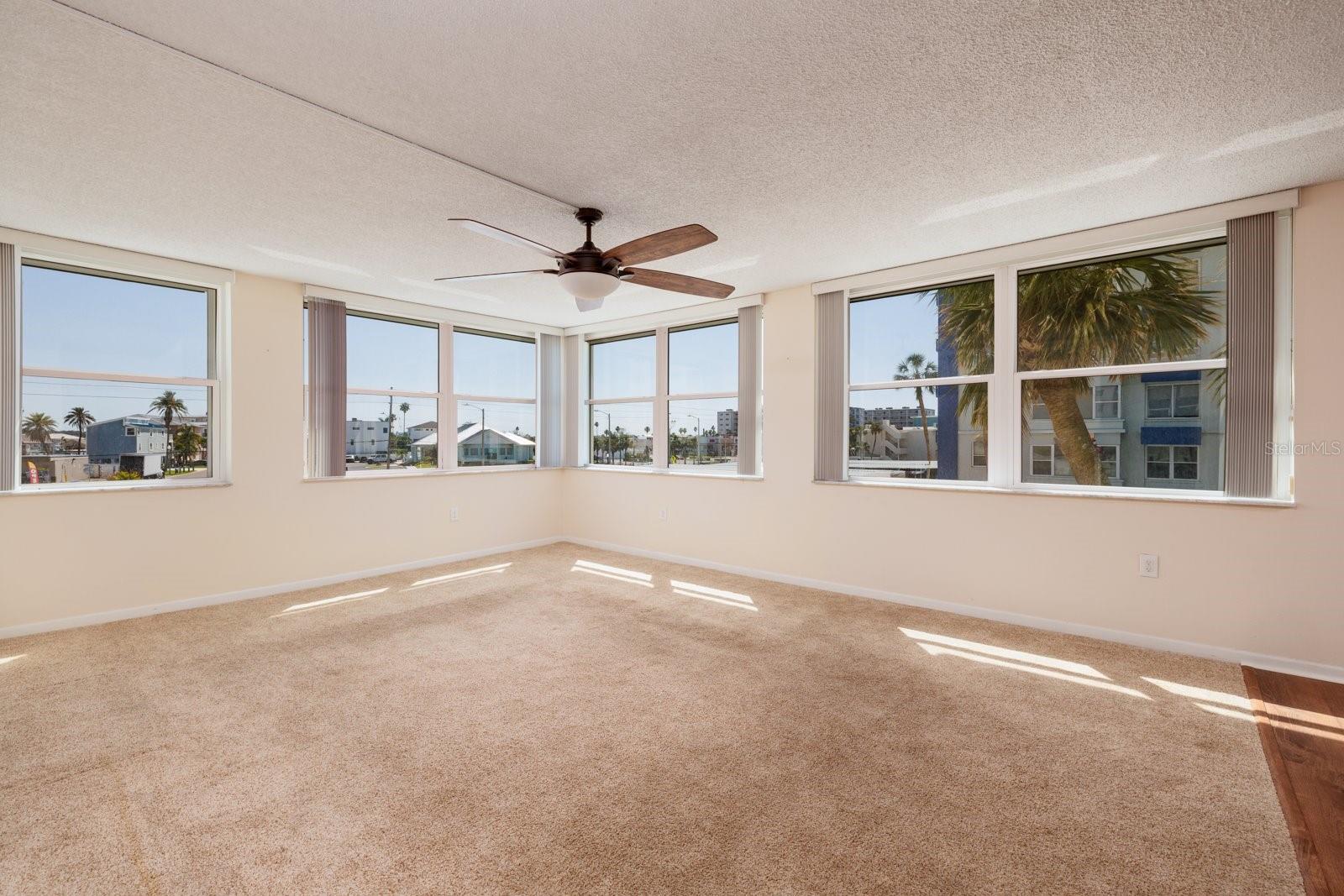 CLUB REDINGTON CONDO THE - Residential