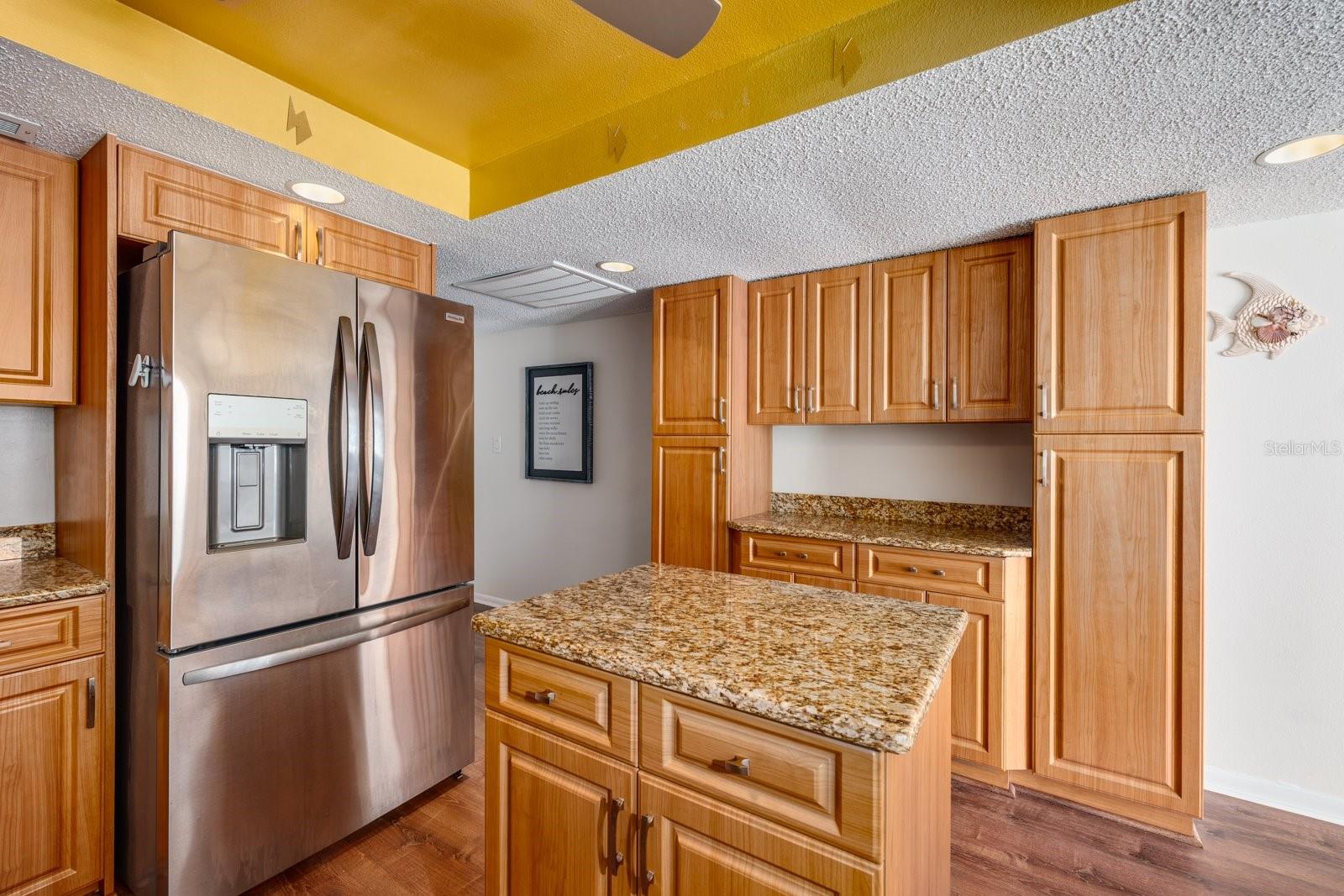 CLUB REDINGTON CONDO THE - Residential