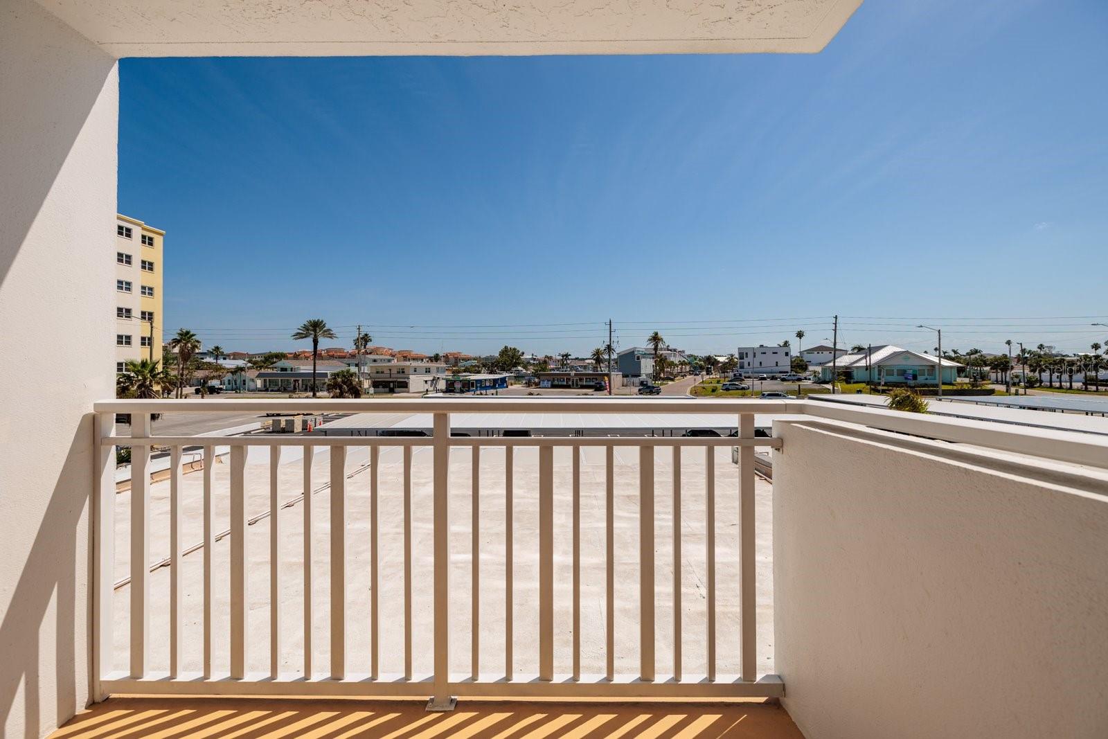 CLUB REDINGTON CONDO THE - Residential