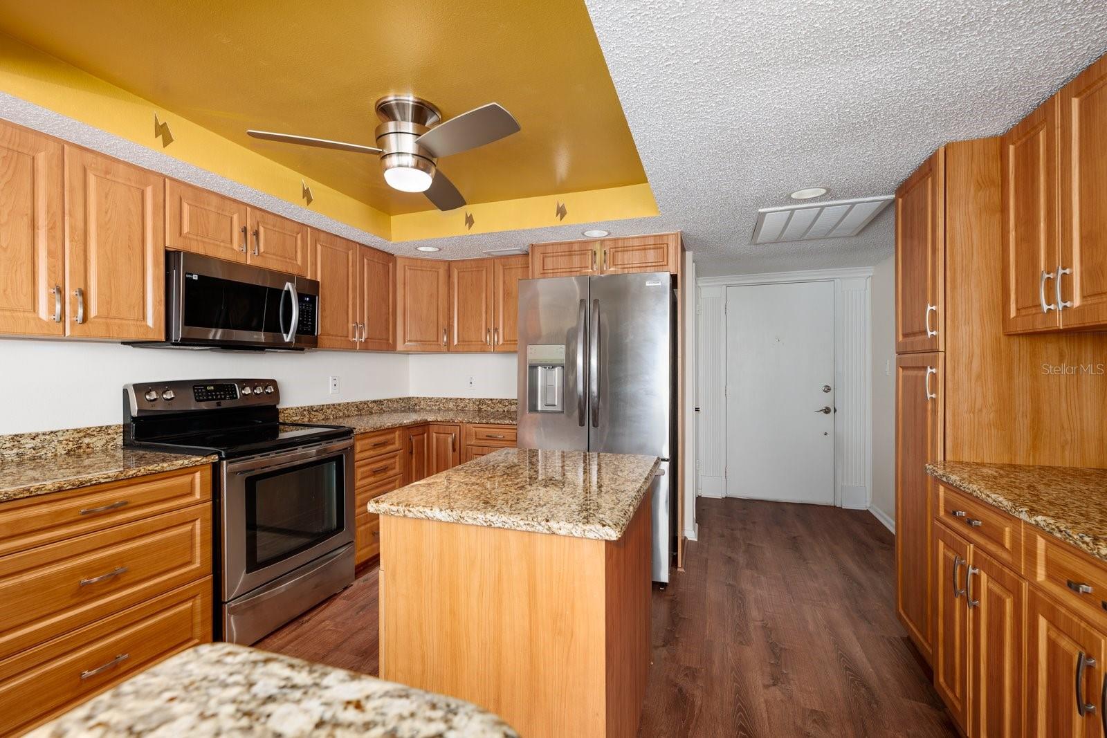 CLUB REDINGTON CONDO THE - Residential