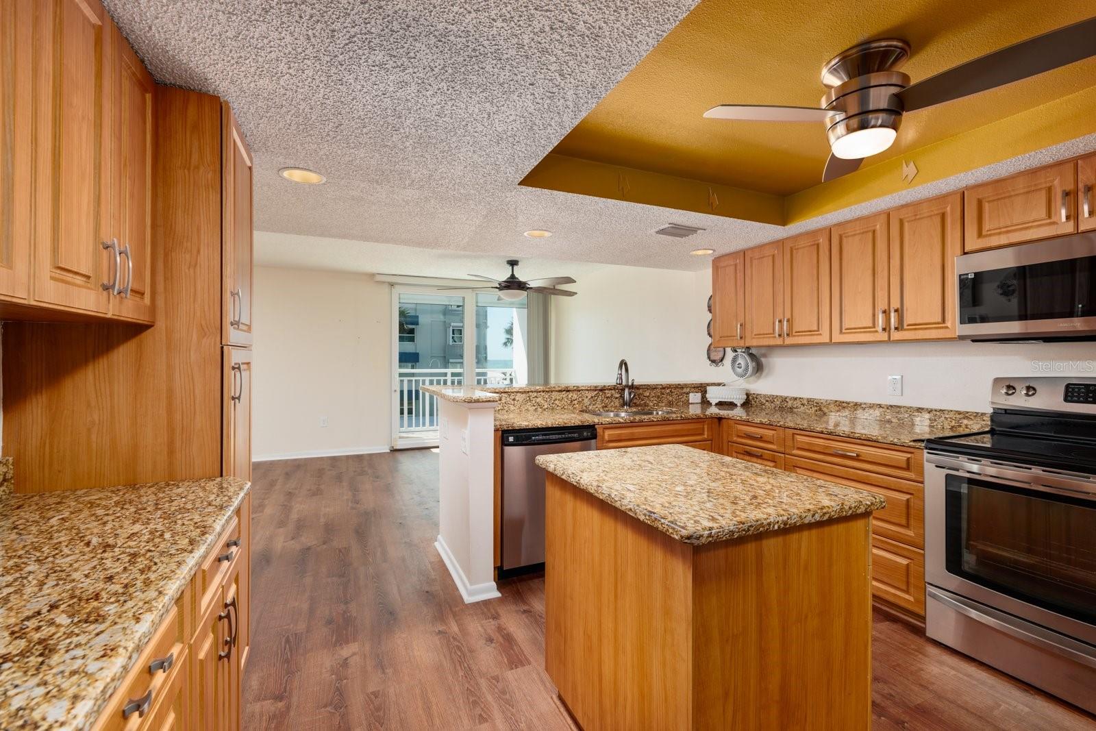 CLUB REDINGTON CONDO THE - Residential