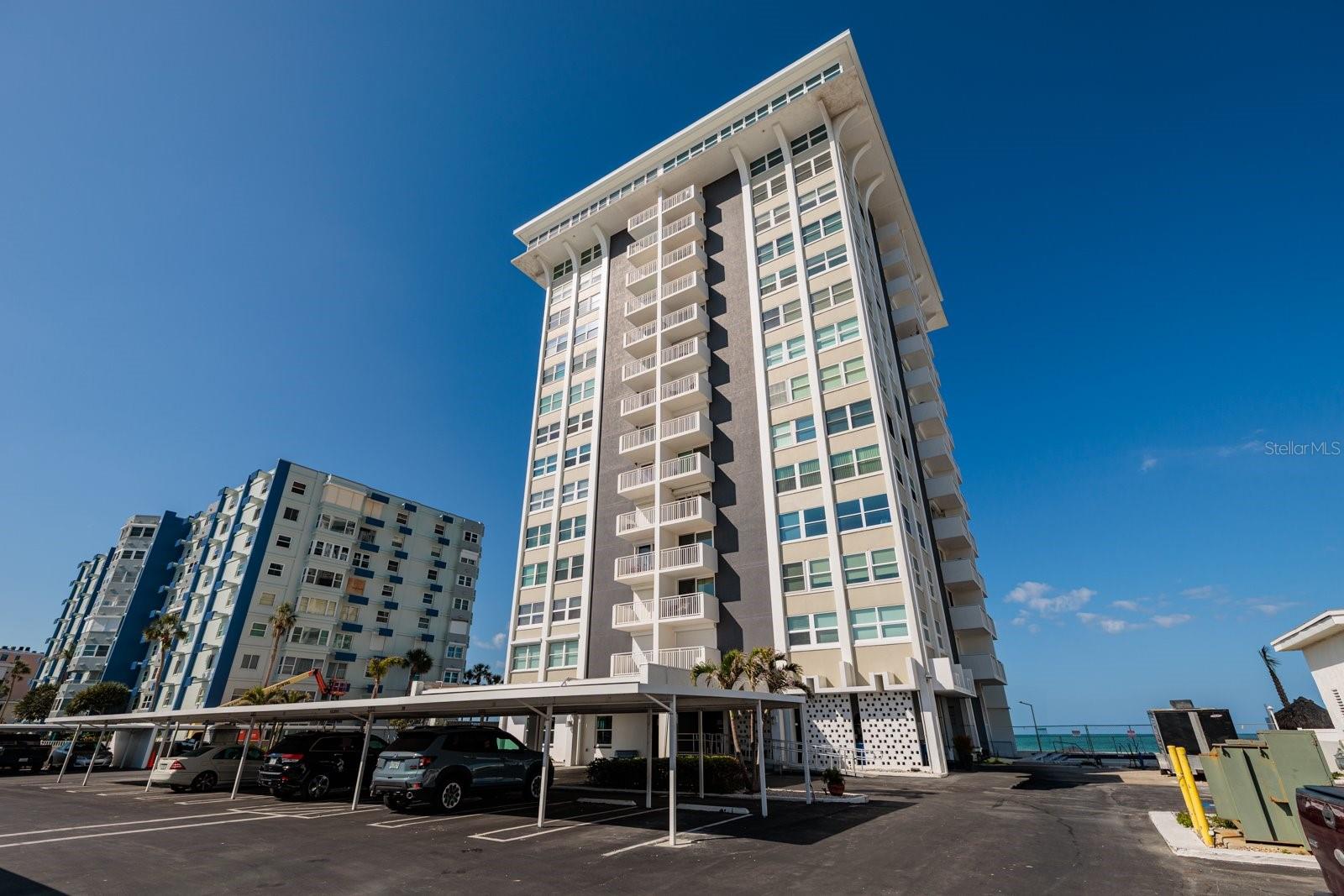 CLUB REDINGTON CONDO THE - Residential