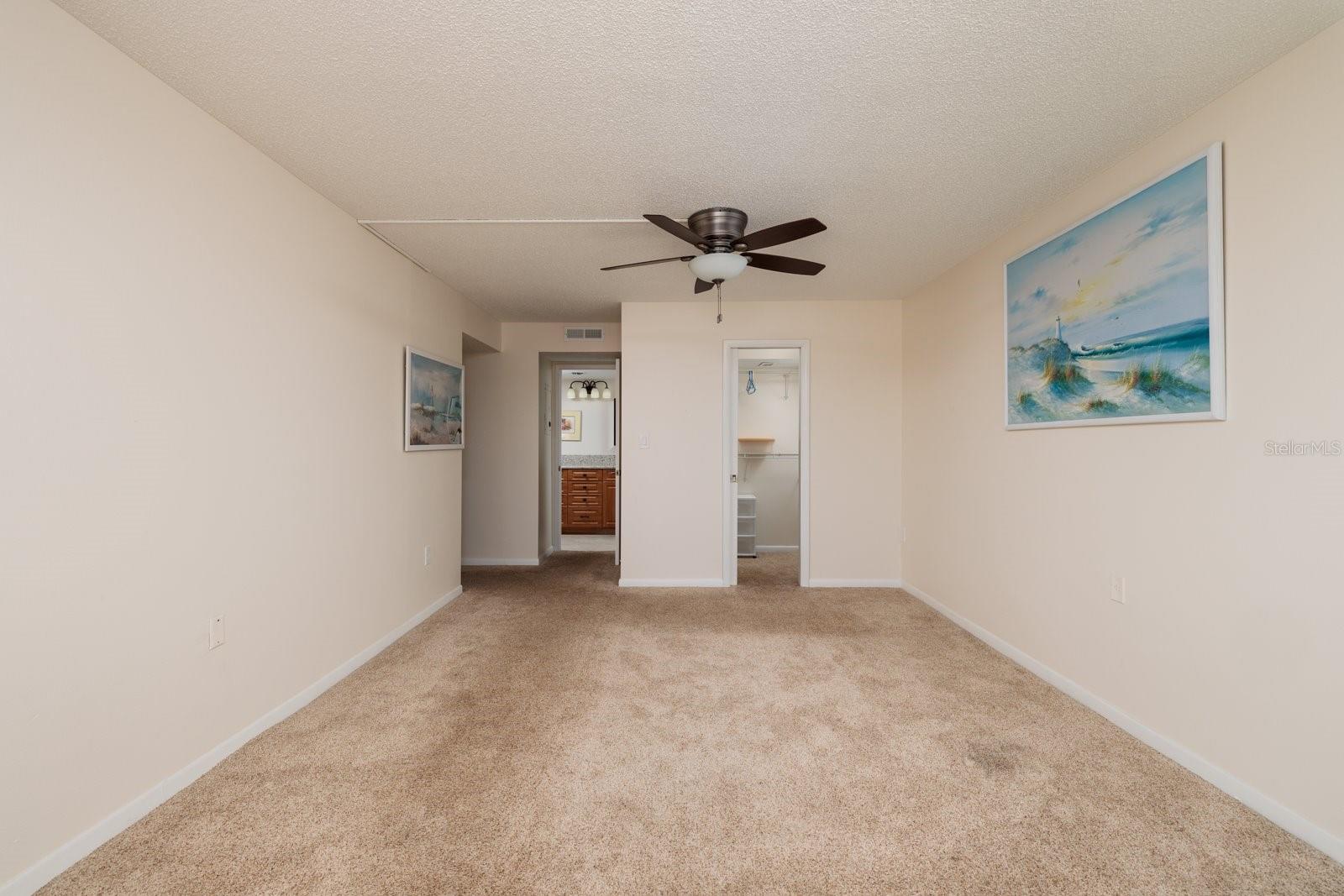 CLUB REDINGTON CONDO THE - Residential