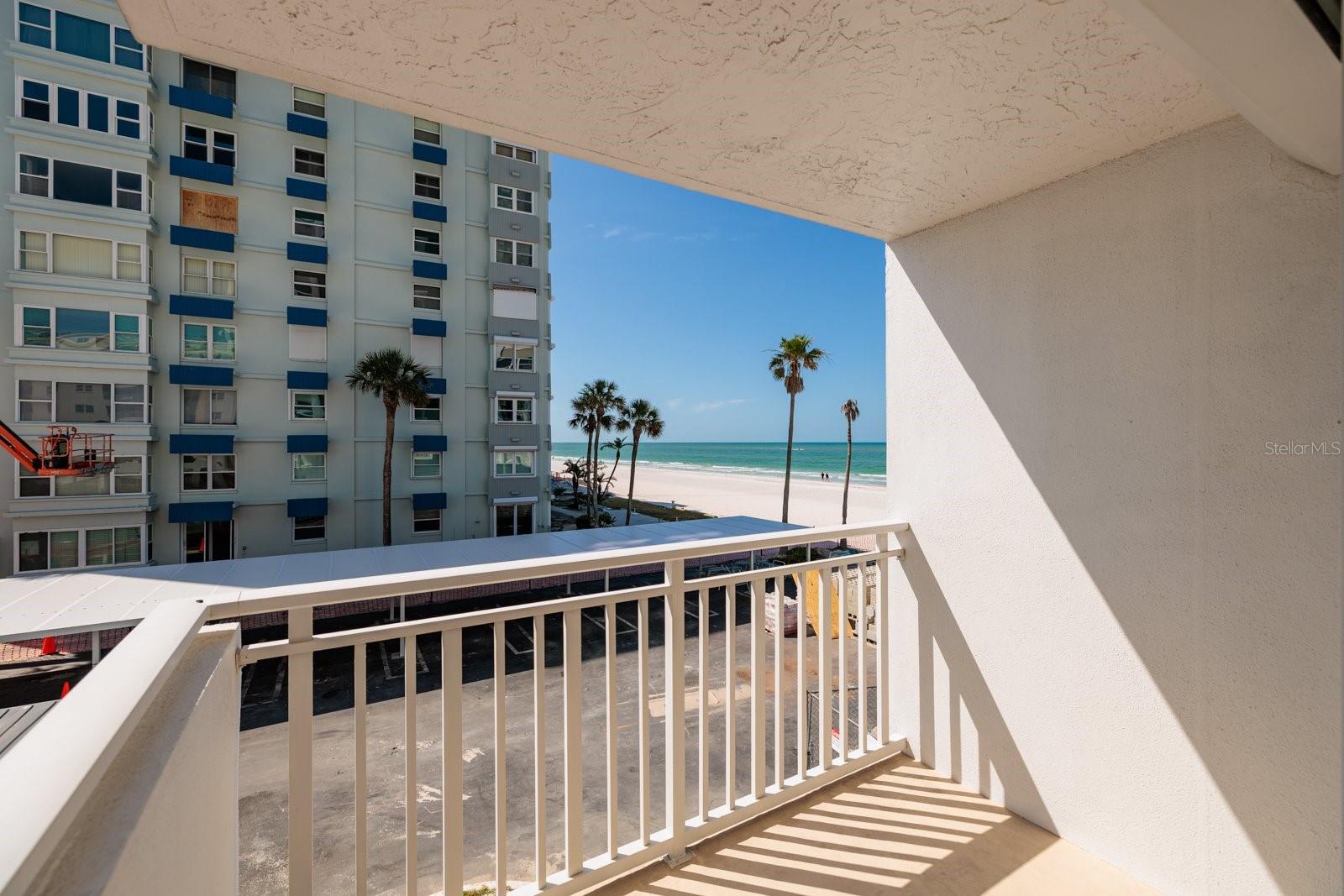 CLUB REDINGTON CONDO THE - Residential