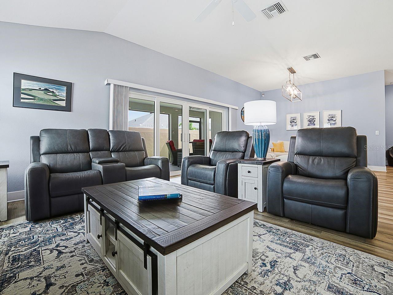 VILLAGES/SOUTHERN OAKS UN 115 - Residential