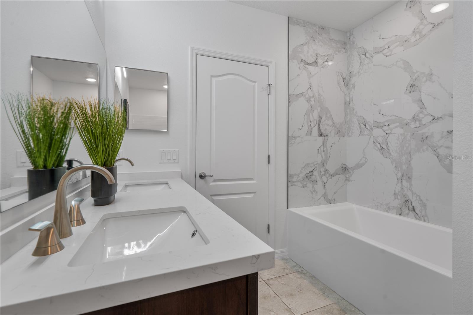 NEWBERRY CORNERS PH LLL PB 35 PG 91 - Residential