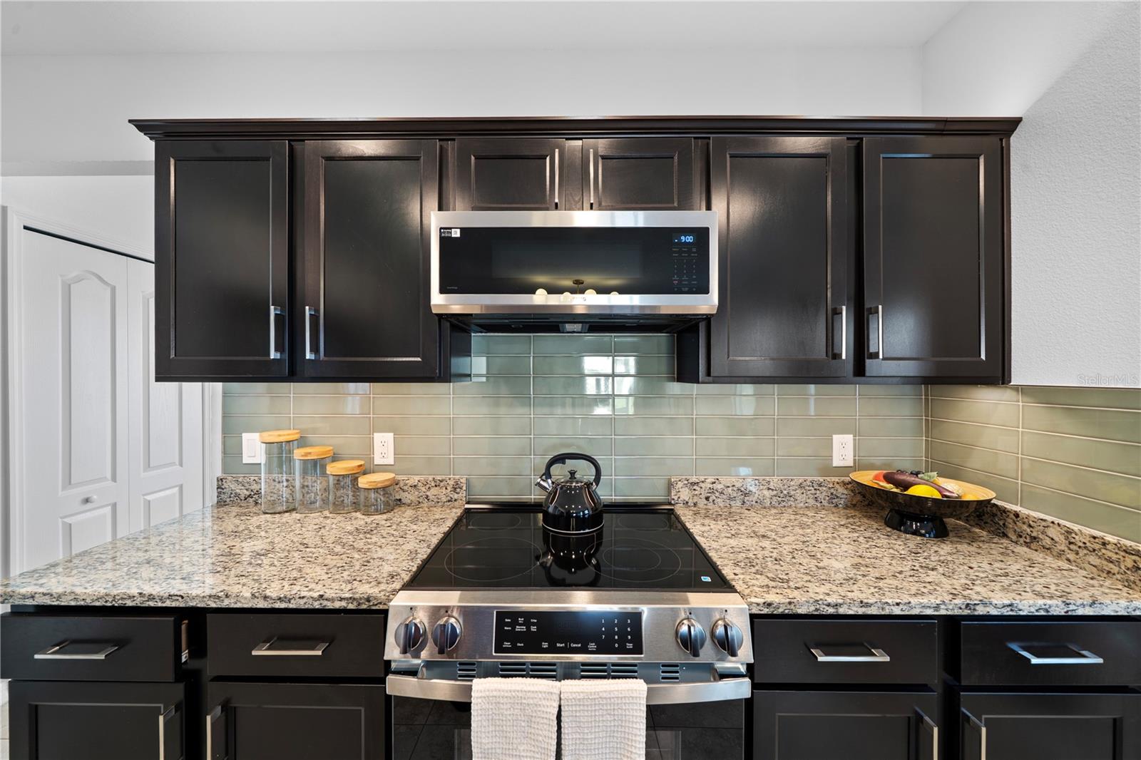 NEWBERRY CORNERS PH LLL PB 35 PG 91 - Residential