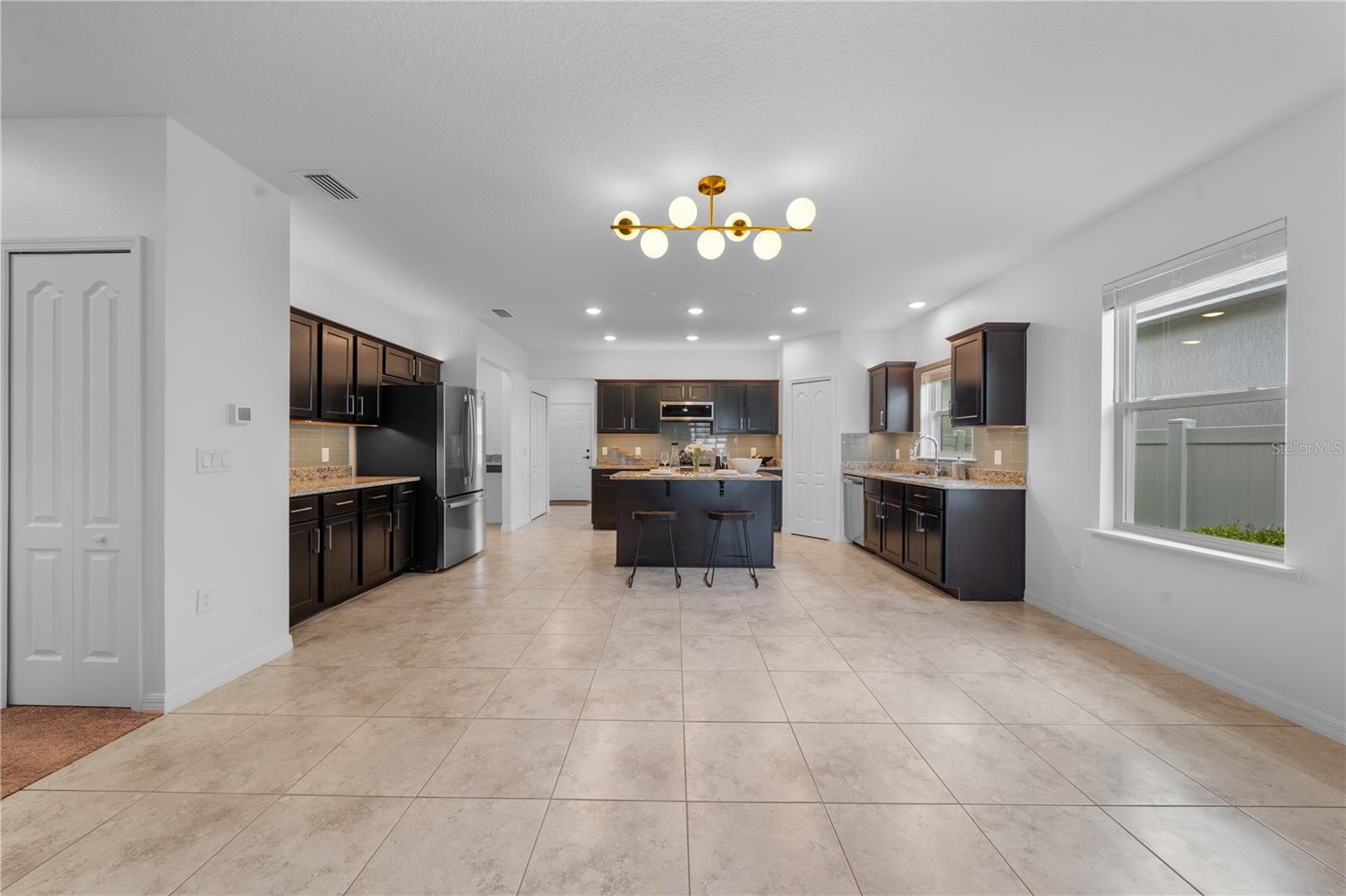 NEWBERRY CORNERS PH LLL PB 35 PG 91 - Residential