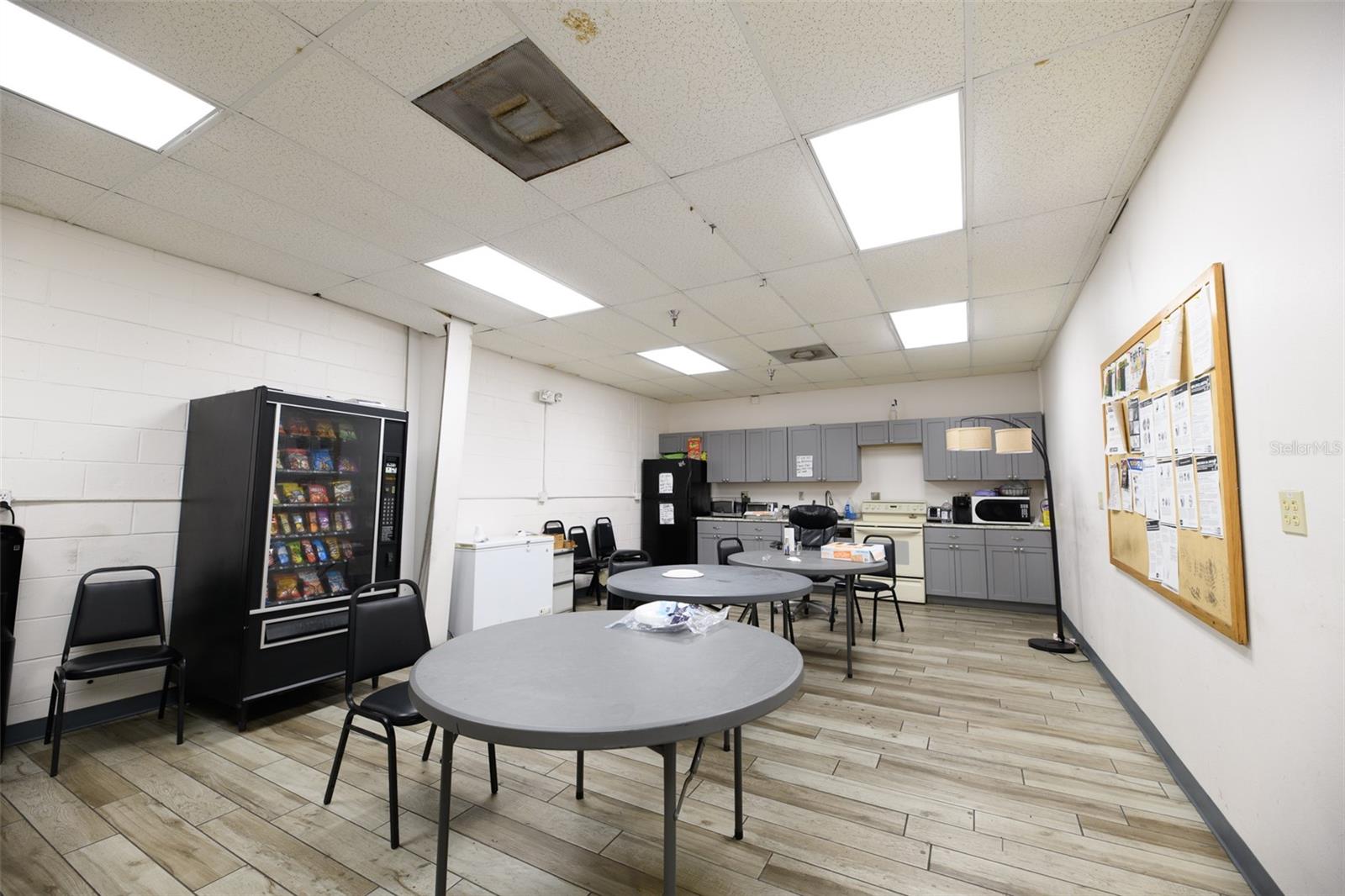 SEMORAN BUS CENTER CONDO - Commercial Sale