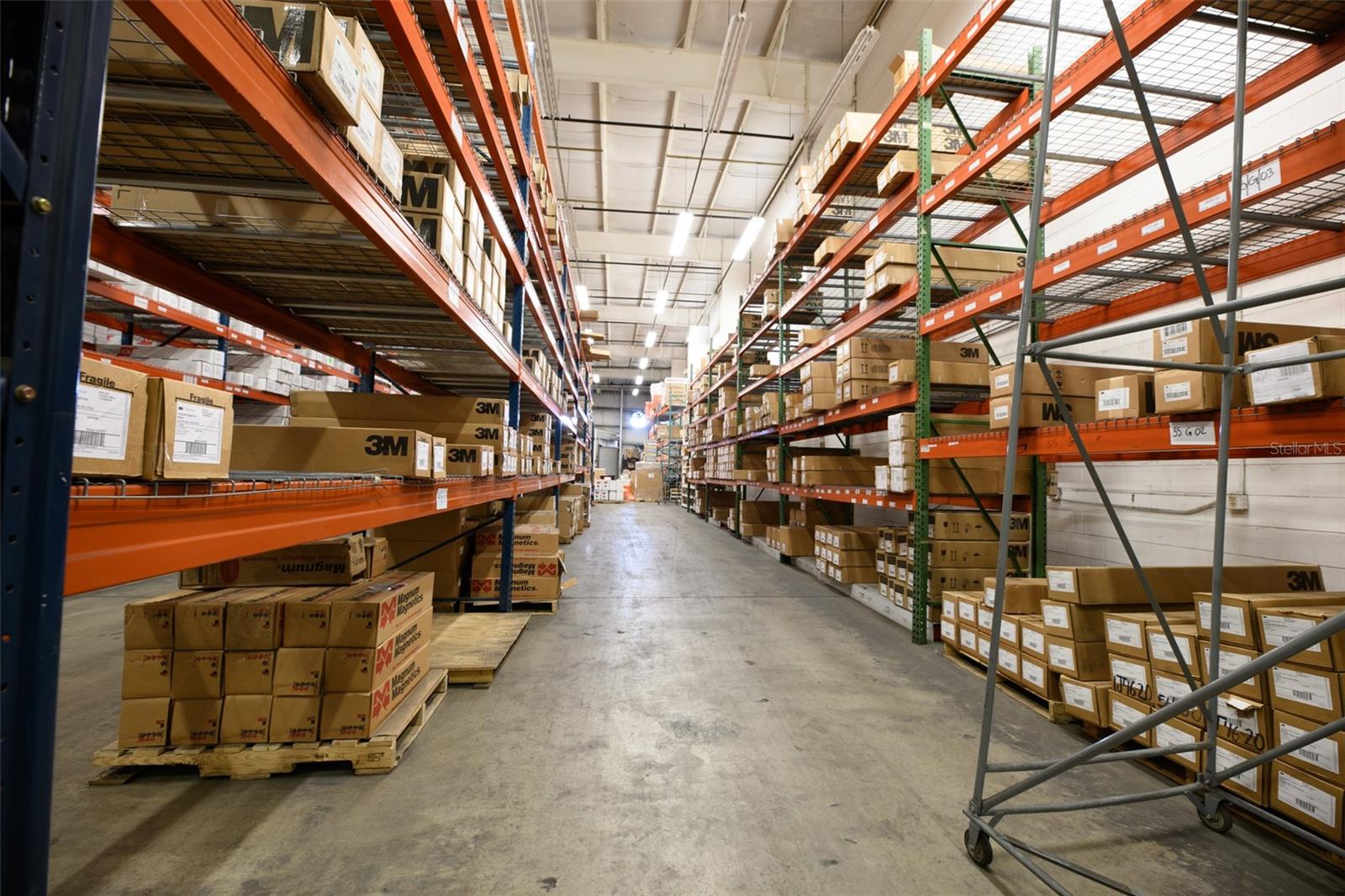 SEMORAN BUS CENTER CONDO - Commercial Sale