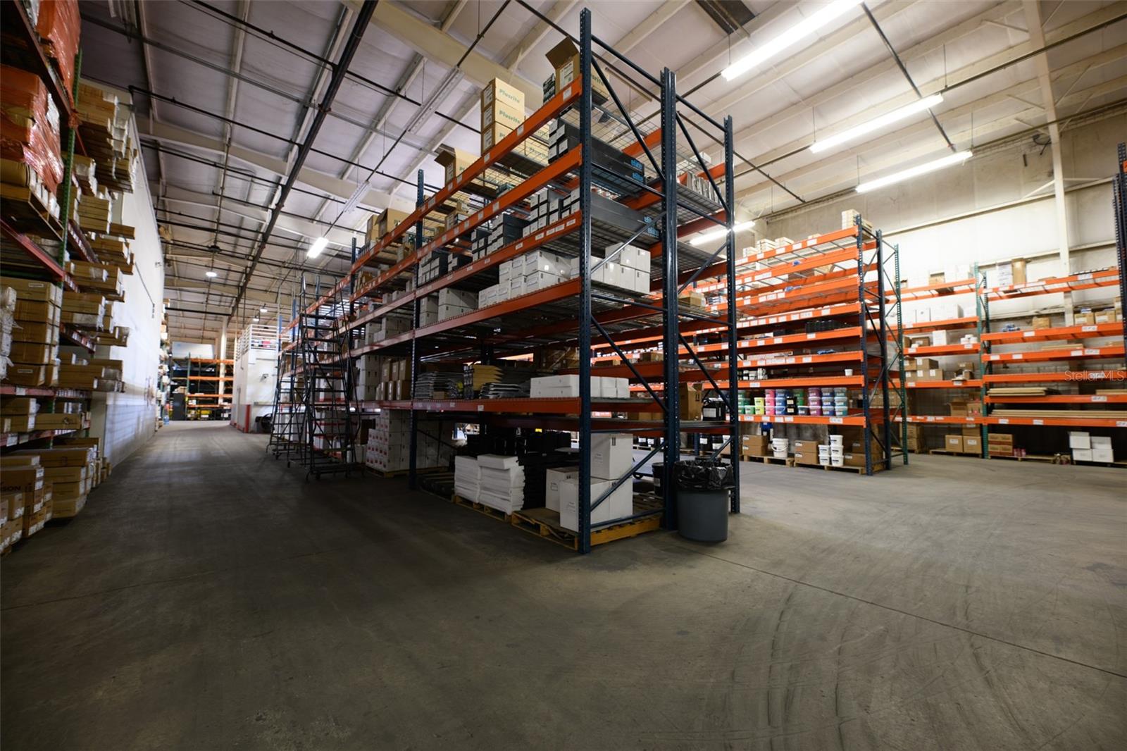 SEMORAN BUS CENTER CONDO - Commercial Sale