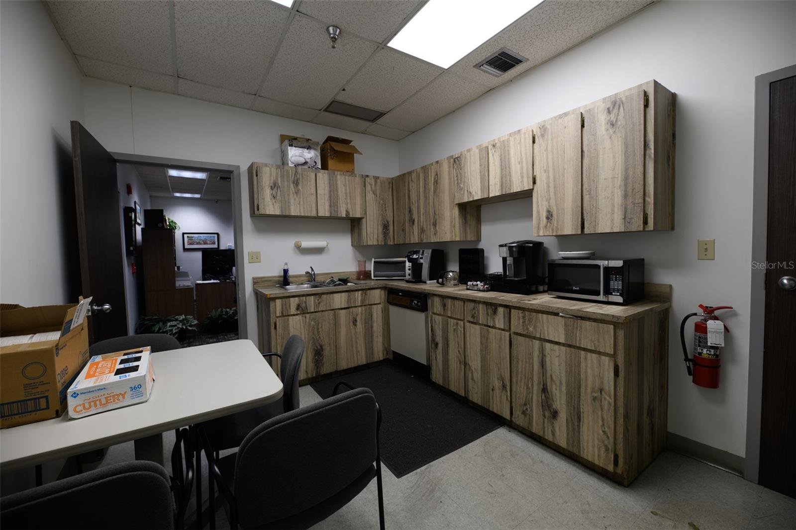 SEMORAN BUS CENTER CONDO - Commercial Sale