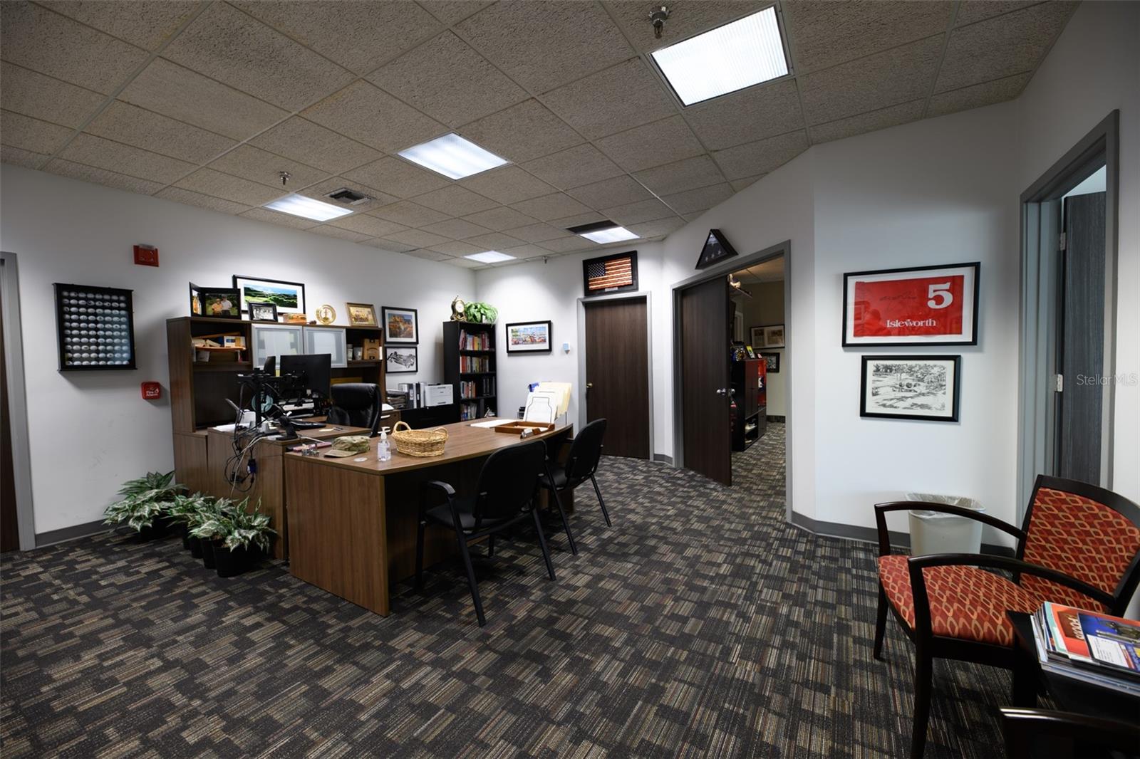 SEMORAN BUS CENTER CONDO - Commercial Sale