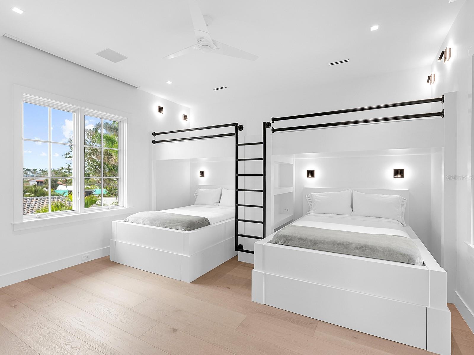 LIDO SHORES - Residential