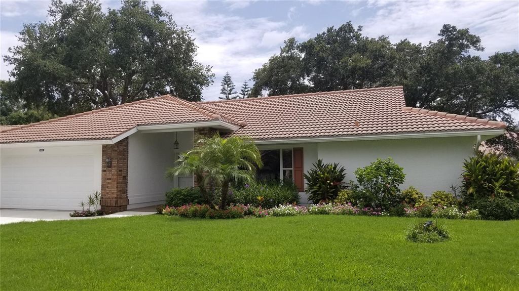 Photo of 5810 Garden Lakes Majestic, Bradenton, FL 34203 (MLS # A4673892)