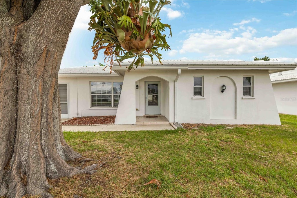 Photo of 4001 Chinaberry Road, Bradenton, FL 34208 (MLS # A4696103)