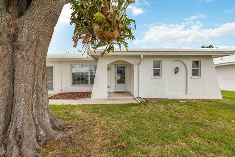 Photo of 4001 Chinaberry Road, Bradenton, FL 34208 (MLS # A4696103)