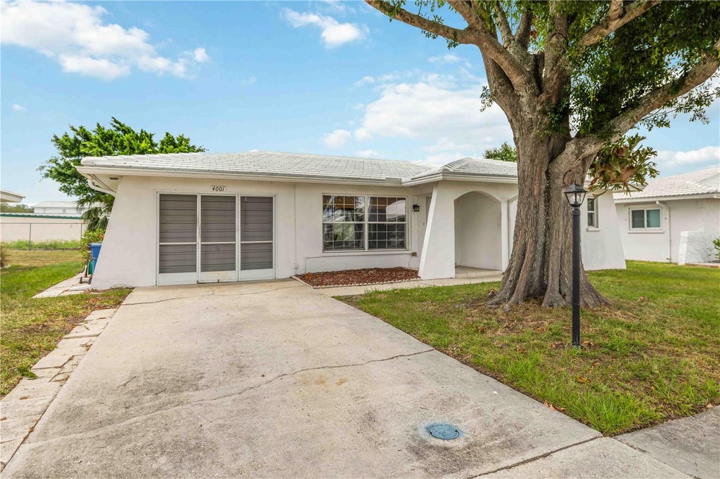 Photo of 4001 Chinaberry Road, Bradenton, FL 34208 (MLS # A4696103)