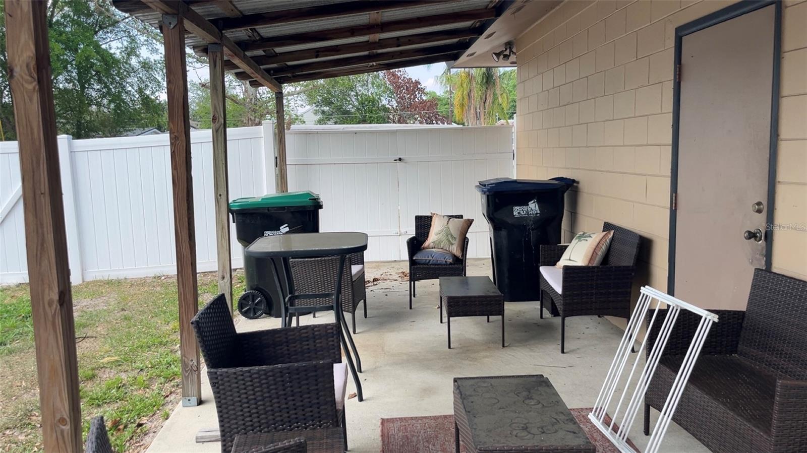 CRYSTAL LAKE MANOR - Residential