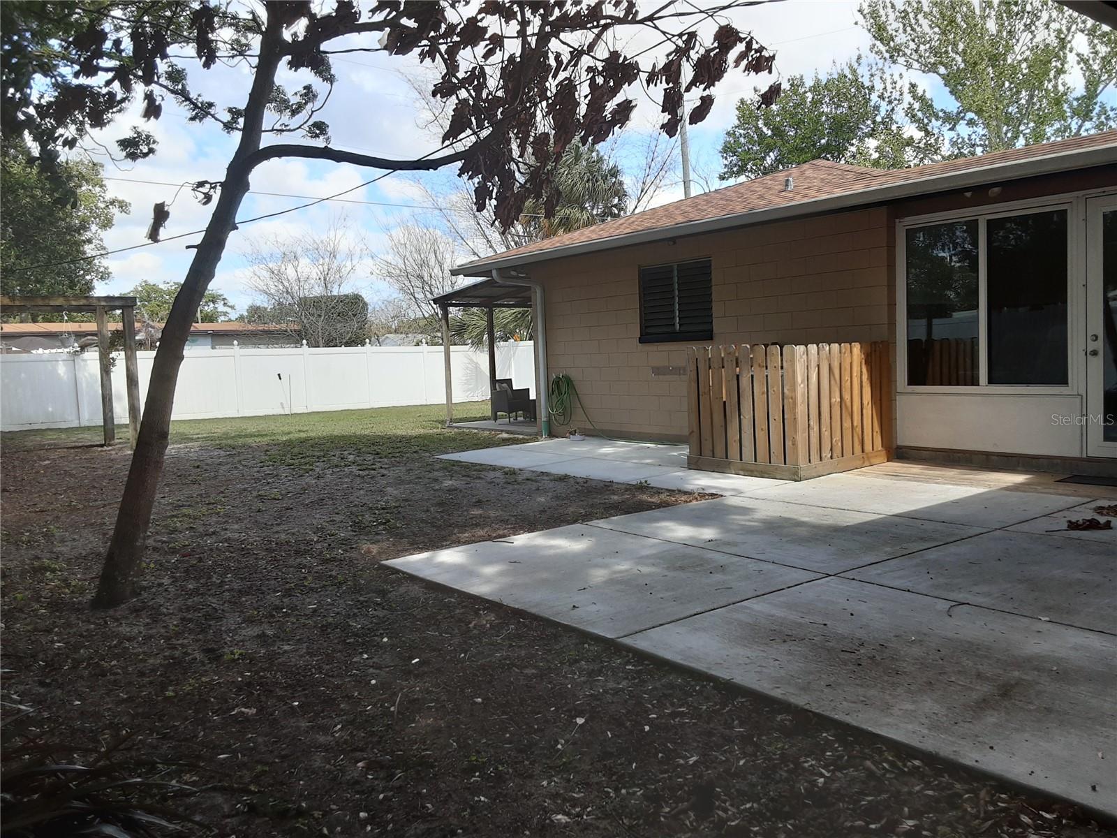 CRYSTAL LAKE MANOR - Residential