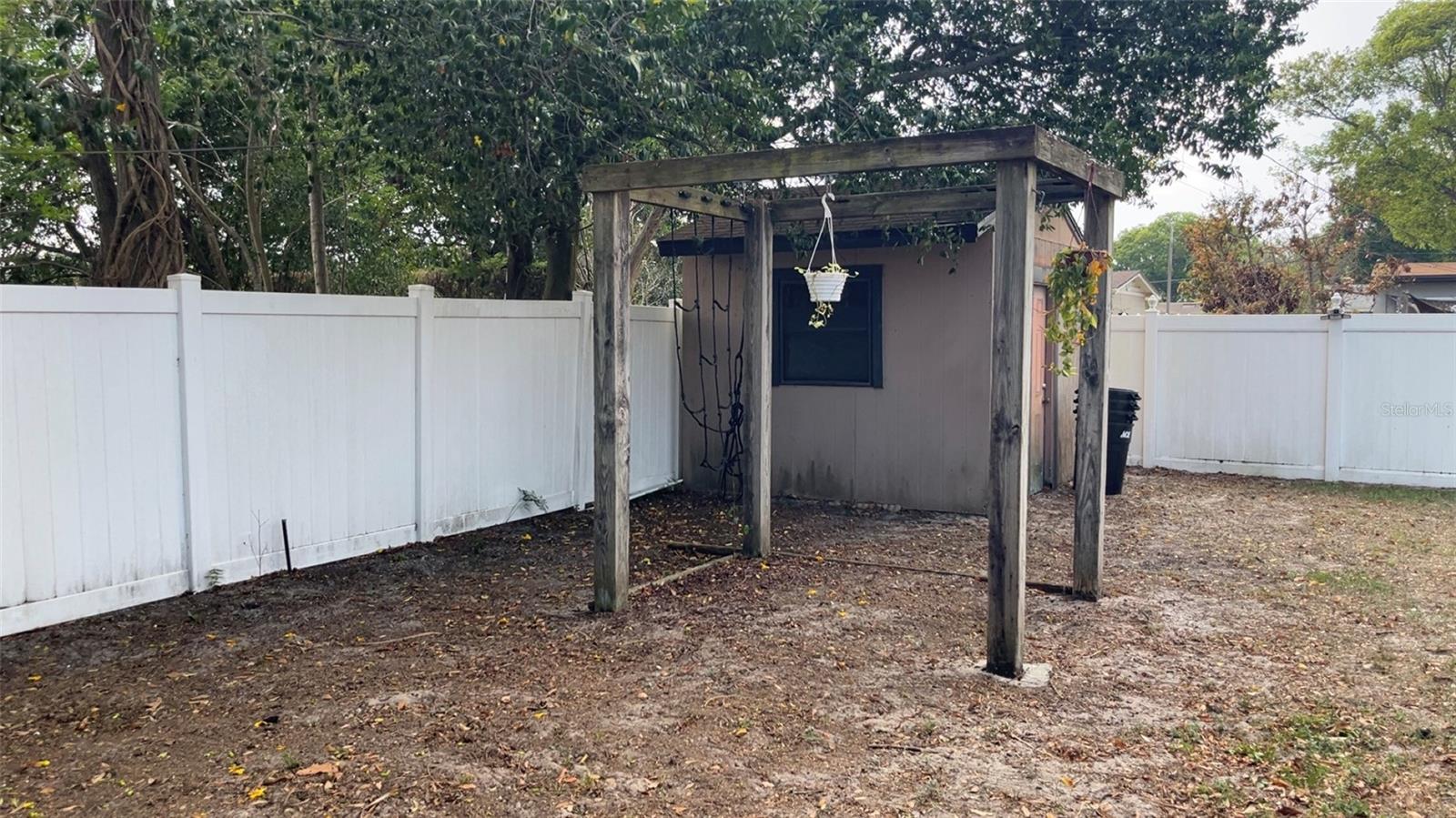 CRYSTAL LAKE MANOR - Residential