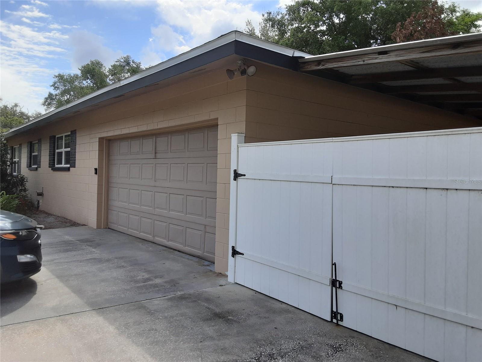 CRYSTAL LAKE MANOR - Residential