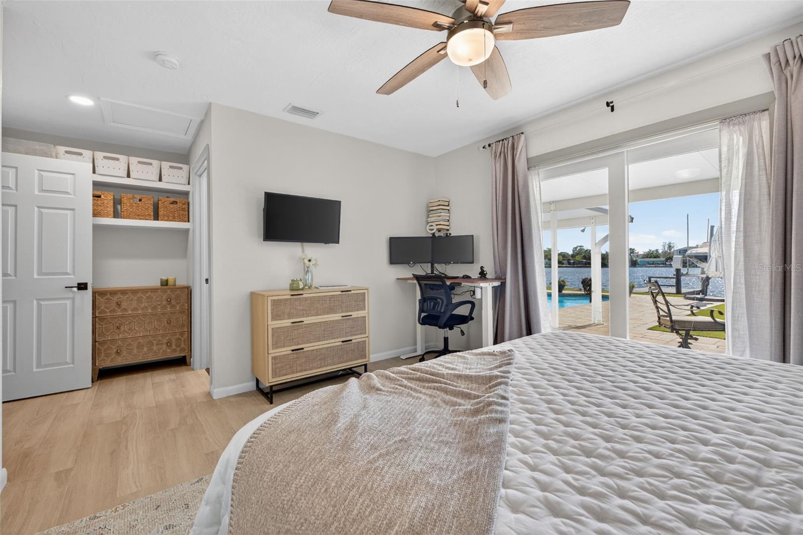 SUN-LIT SHORES - Residential