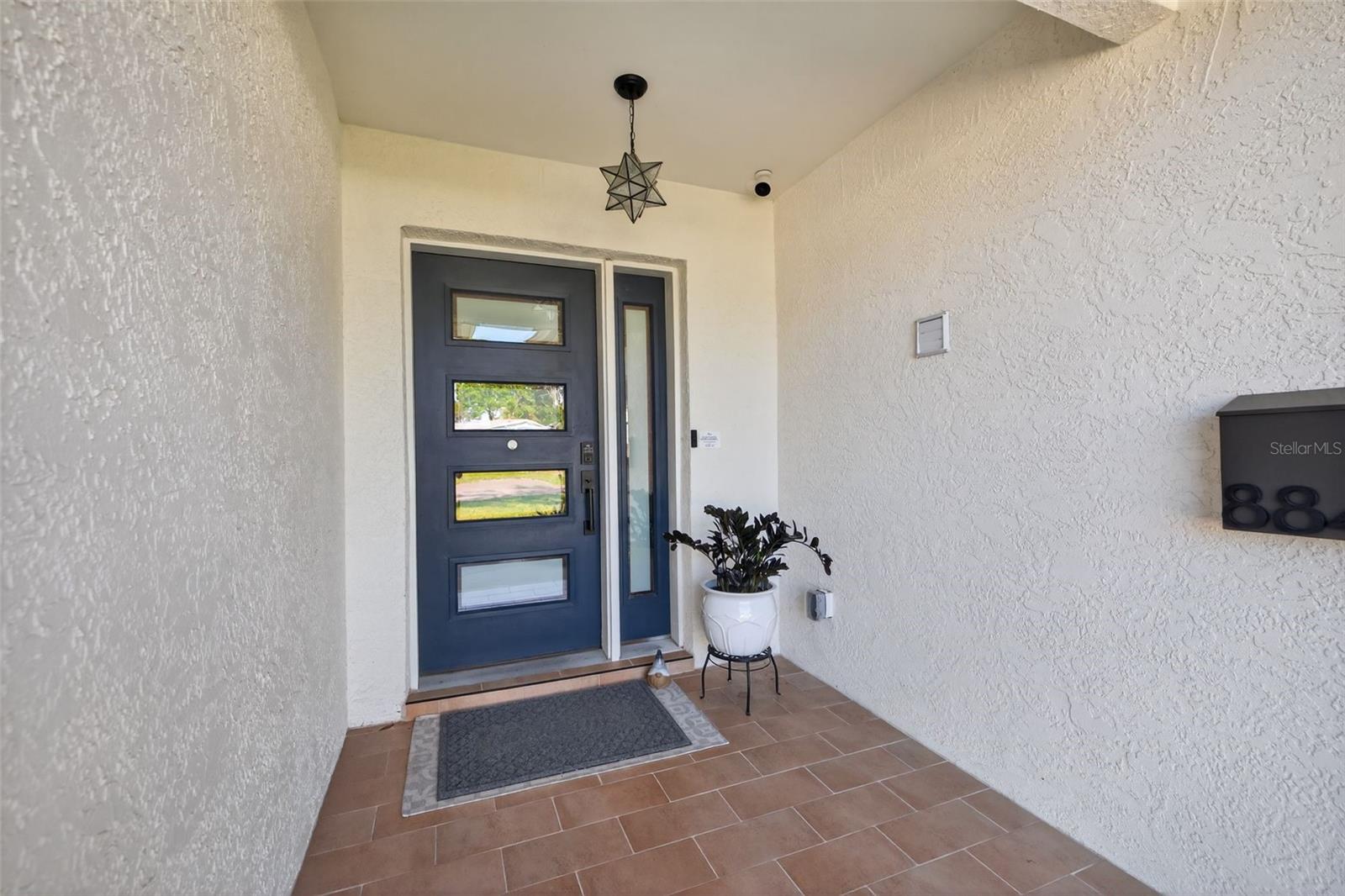 SUN-LIT SHORES - Residential