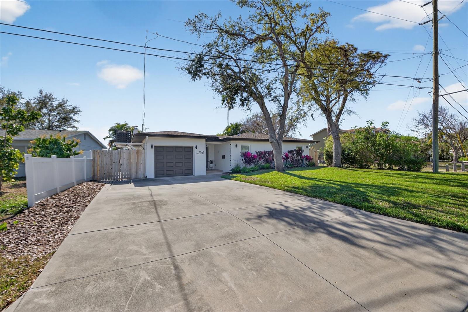 SUN-LIT SHORES - Residential