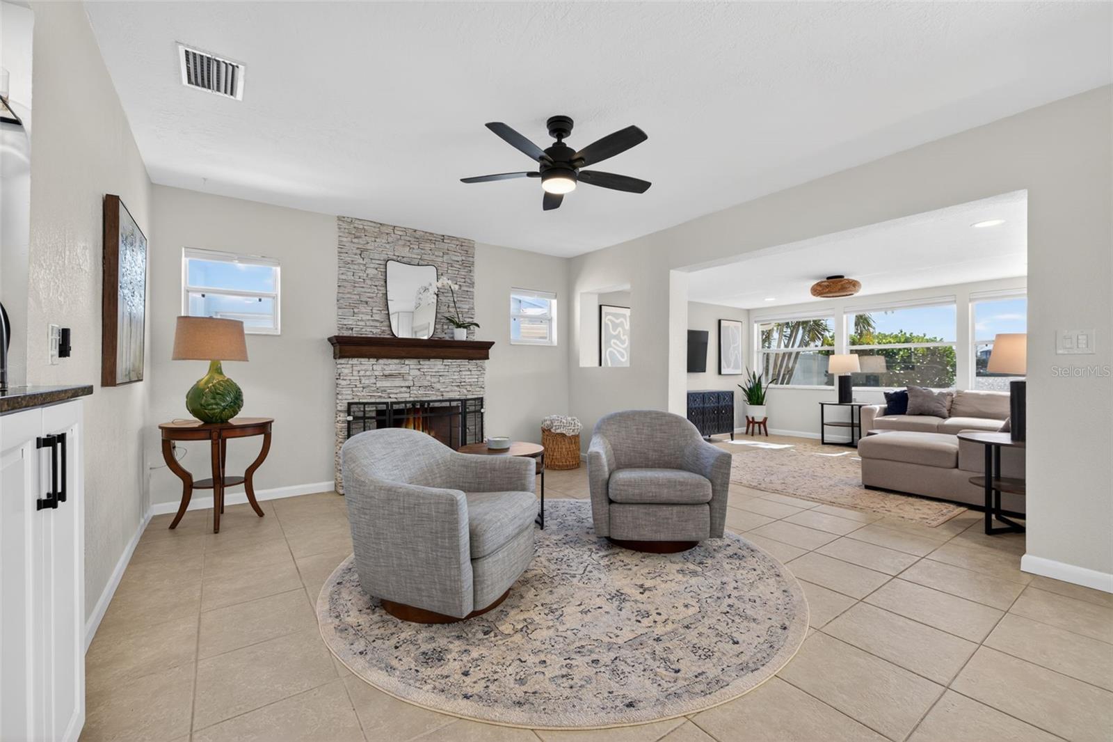 SUN-LIT SHORES - Residential