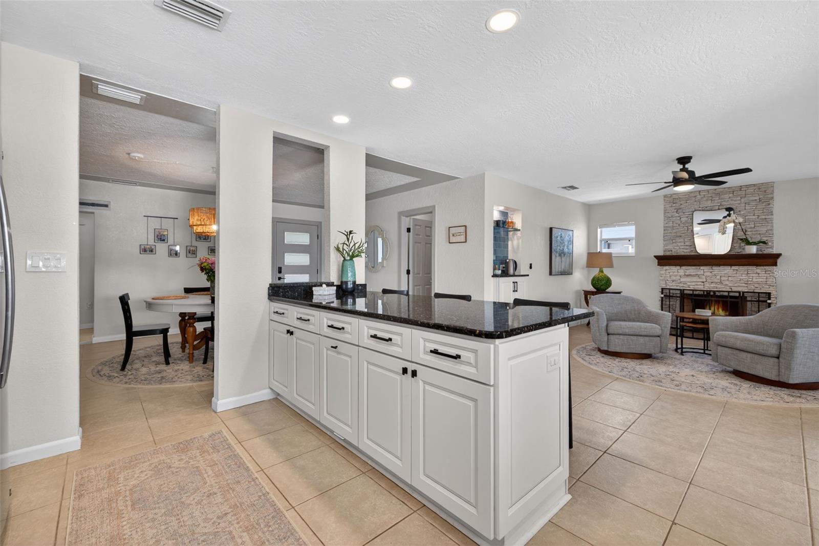 SUN-LIT SHORES - Residential