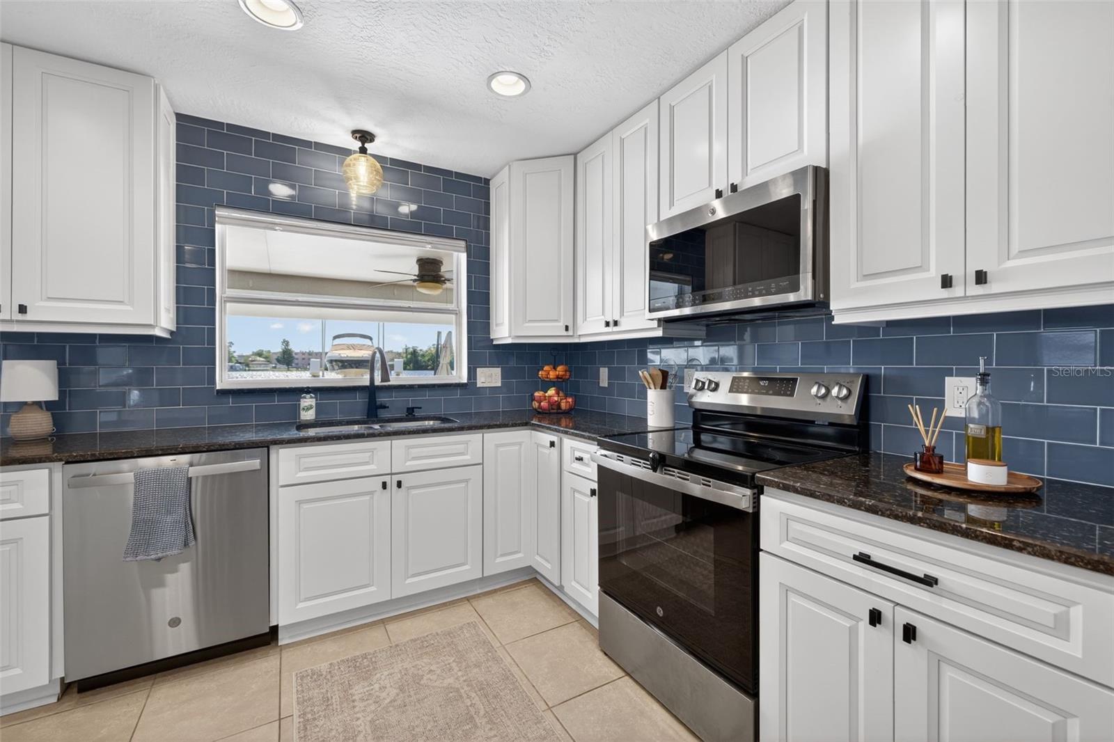 SUN-LIT SHORES - Residential