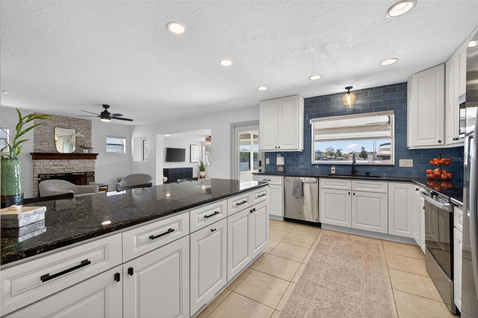 SUN-LIT SHORES - Residential