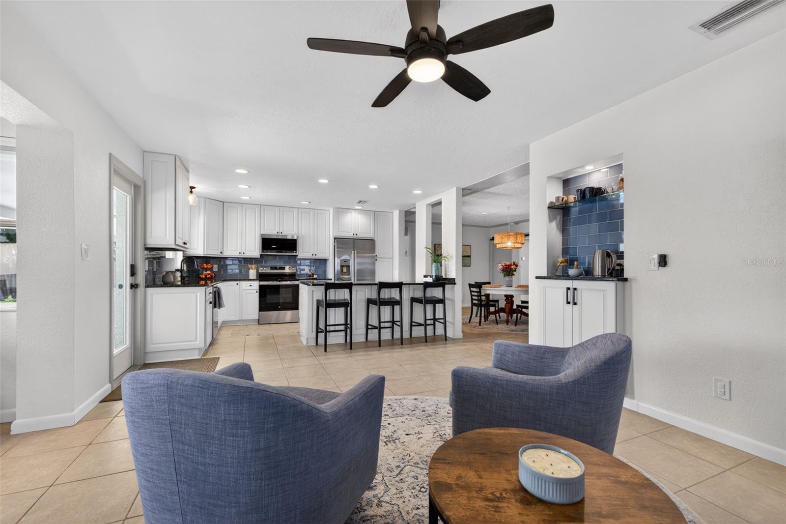 SUN-LIT SHORES - Residential