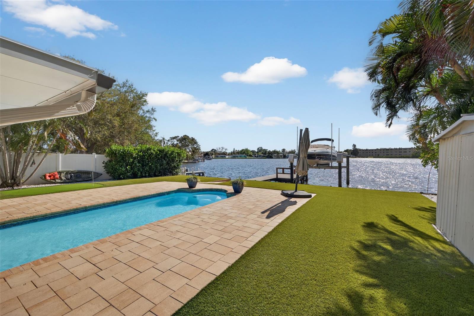 8848 SUNLIT COVE DRIVE NE