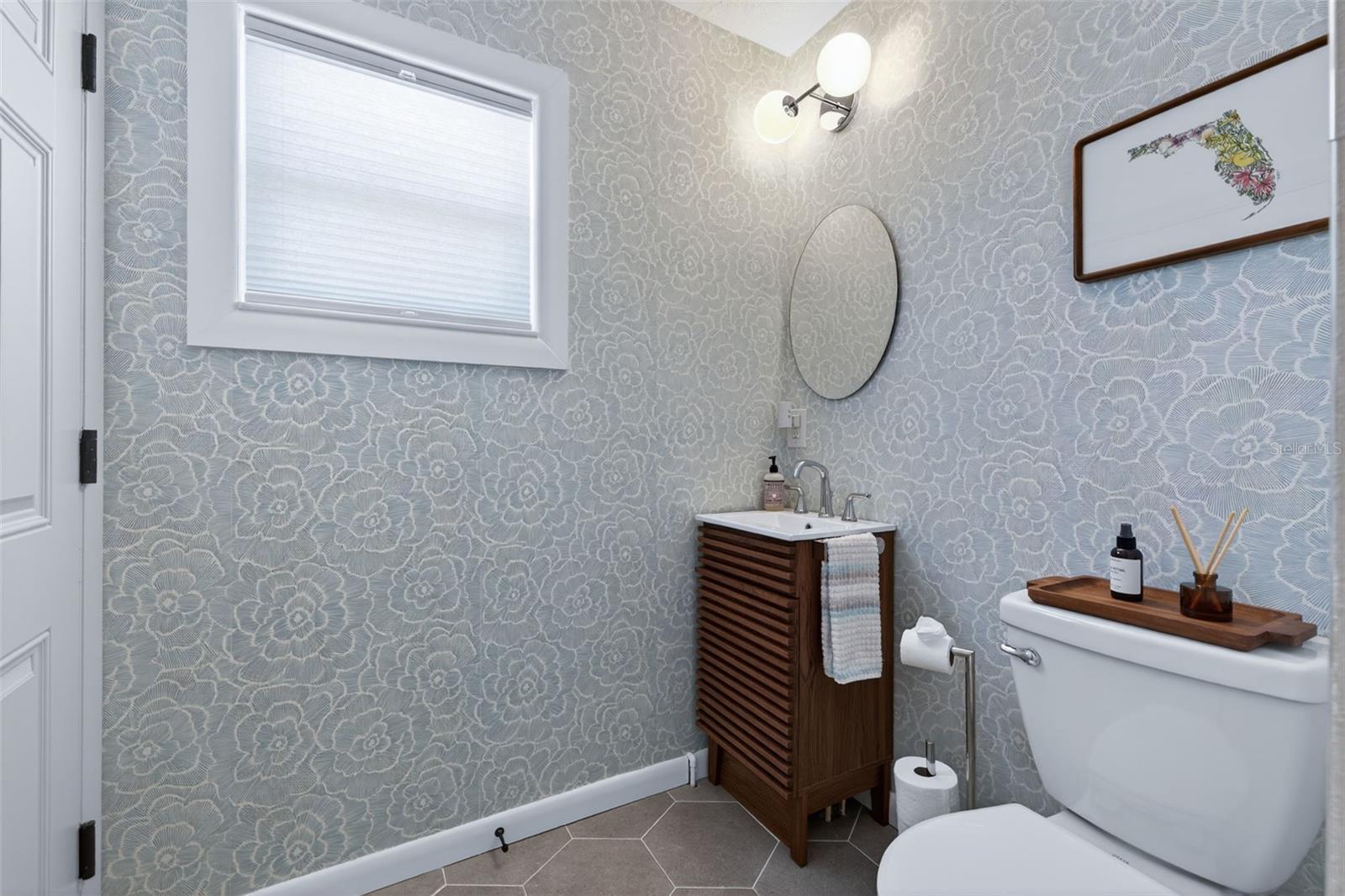 SUN-LIT SHORES - Residential