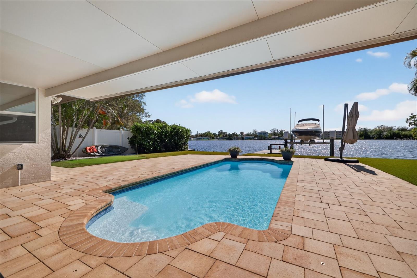 SUN-LIT SHORES - Residential