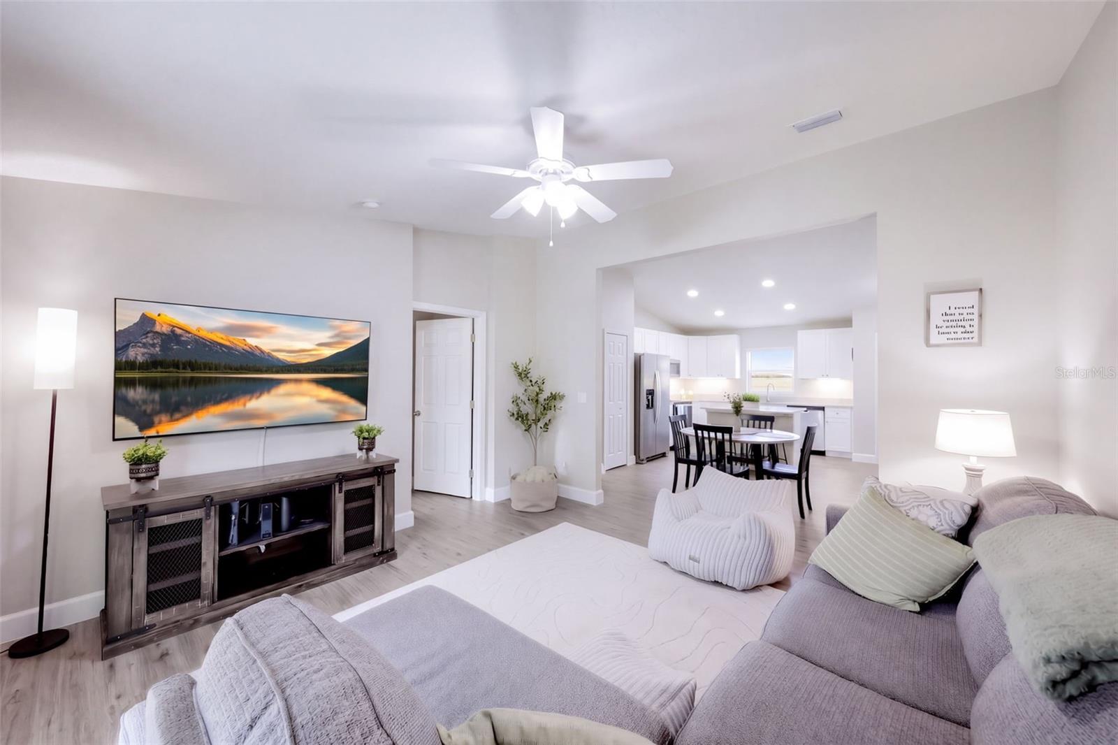 330 W ELM DRIVE