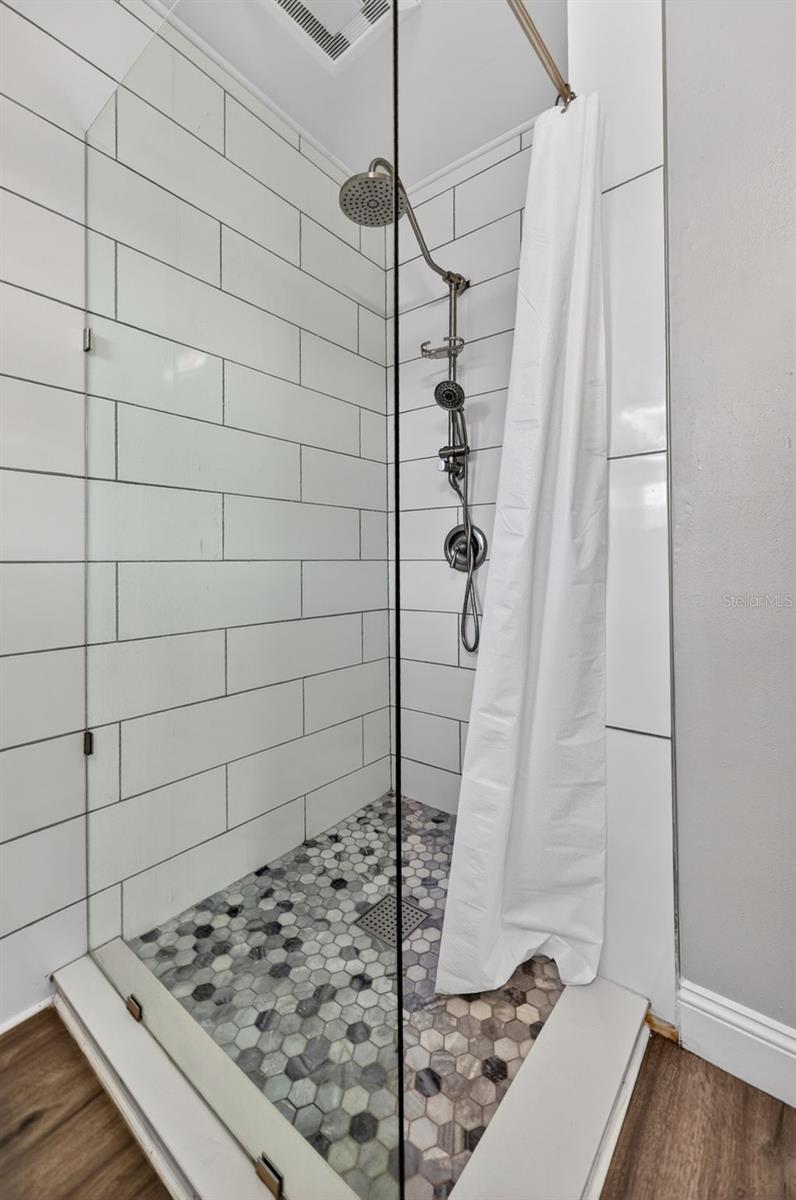 SOUTH GATE - Residential