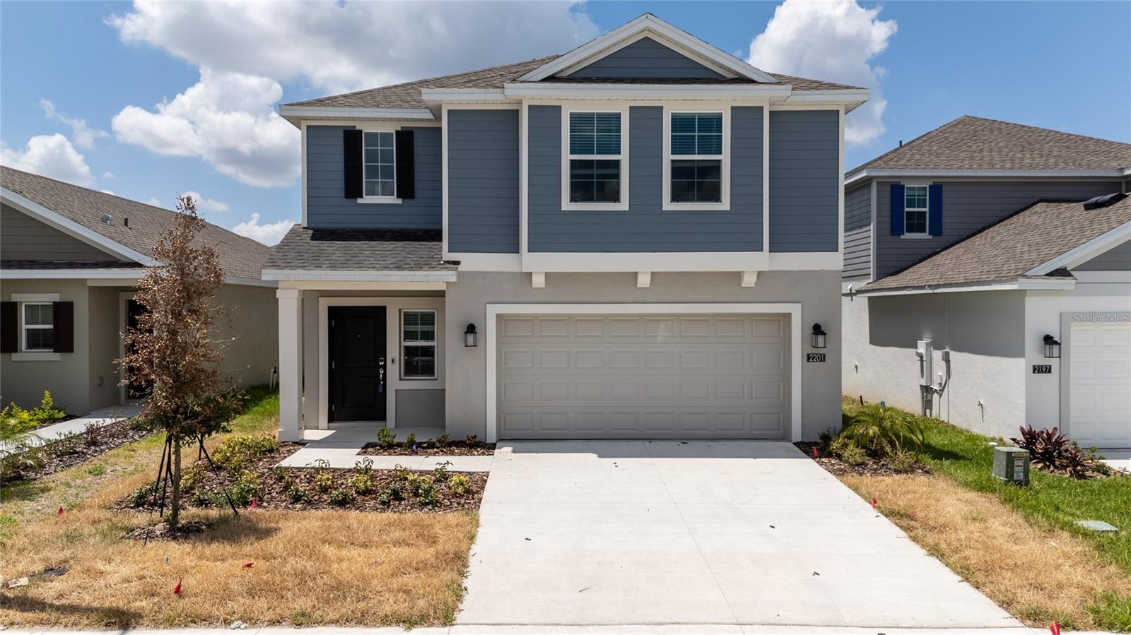Beautiful Two-Story Home for Lease in the Sought-After Cascade Community in Davenport!
This open-concept residence offers a warm and functional layout, perfect for family living. The first floor features a cozy living area ideal for gatherings, a spacious dining room, and a fully equipped kitchen— perfect for the chef of the house. Ceramic/porcelain tile all through house, Upstairs, you’ll find a large and comfortable owner’s suite, three peaceful secondary bedrooms, and a versatile loft, ideal for games, study, or family entertainment. The laundry room is conveniently located on the second floor. The home includes a fenced-in backyard, providing added privacy and a safe space for outdoor enjoyment. The Cascade community offers fantastic amenities, including a pool, playground. Conveniently located near shopping centers, restaurants, golf courses, schools, hospitals, Disney parks, and with easy access to major highways. Just minutes from AdventHealth, plazas, HWY 27, and more!
Don’t miss the chance to live in a vibrant, modern, and well-connected community!